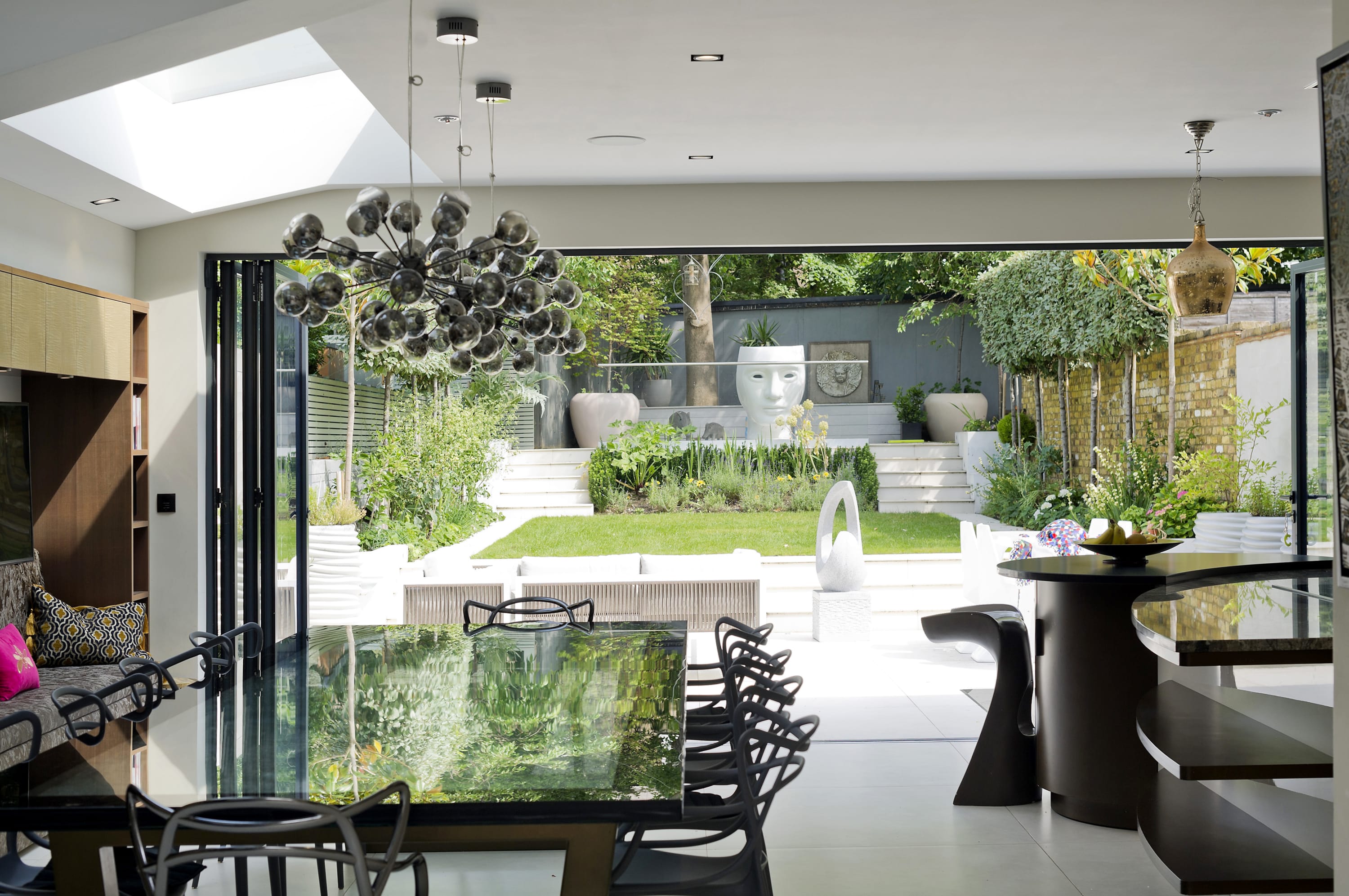 7bed Notting Hill with garden, games room & parking in Westbourne Park Road 60 W2 5PJ - Property image 5 - VivreStays