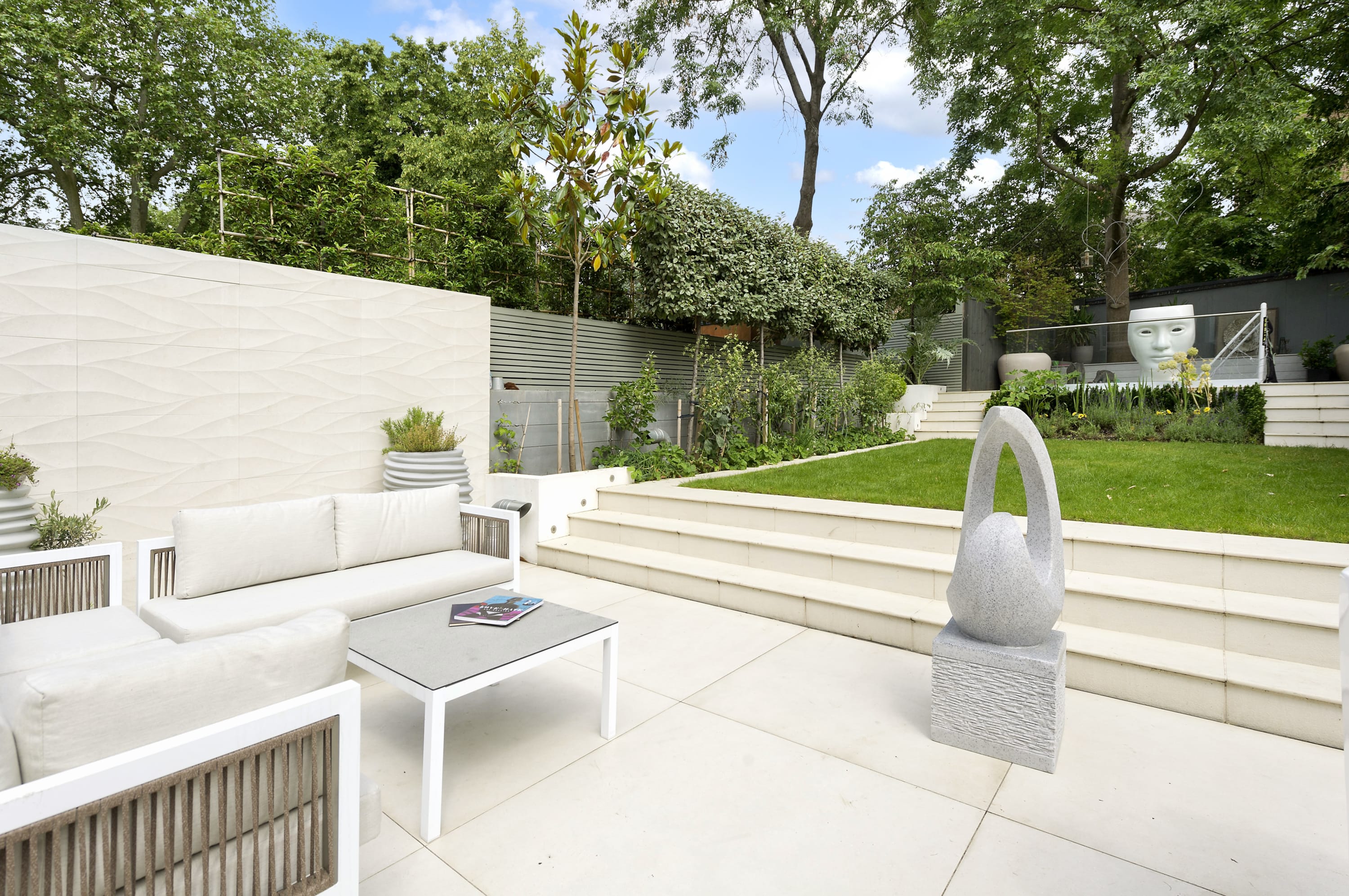 7bed Notting Hill with garden, games room & parking in Westbourne Park Road 60 W2 5PJ - Property image 4 - VivreStays