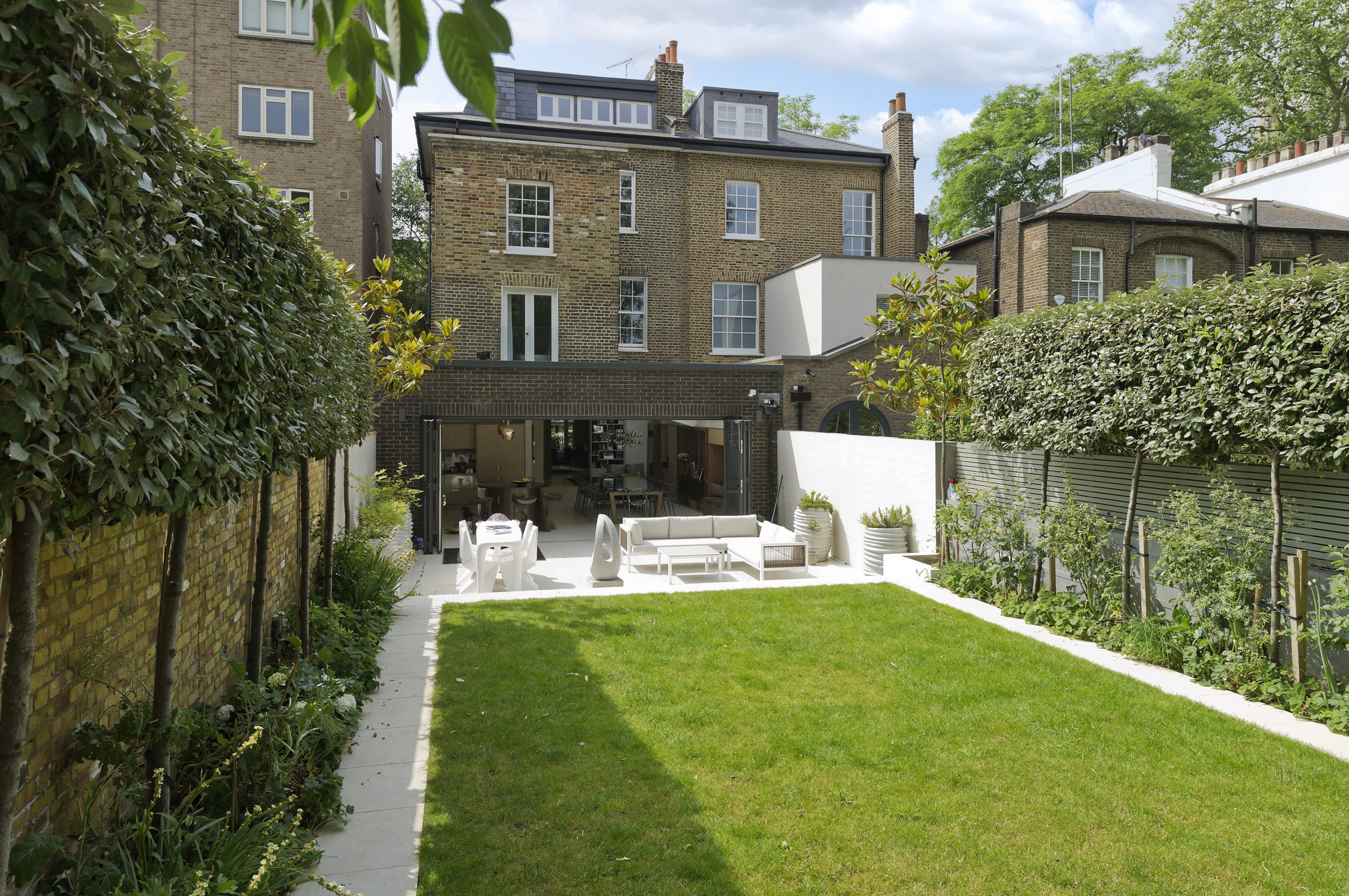 7bed Notting Hill with garden, games room & parking in Westbourne Park Road 60 W2 5PJ - Property image 18 - VivreStays