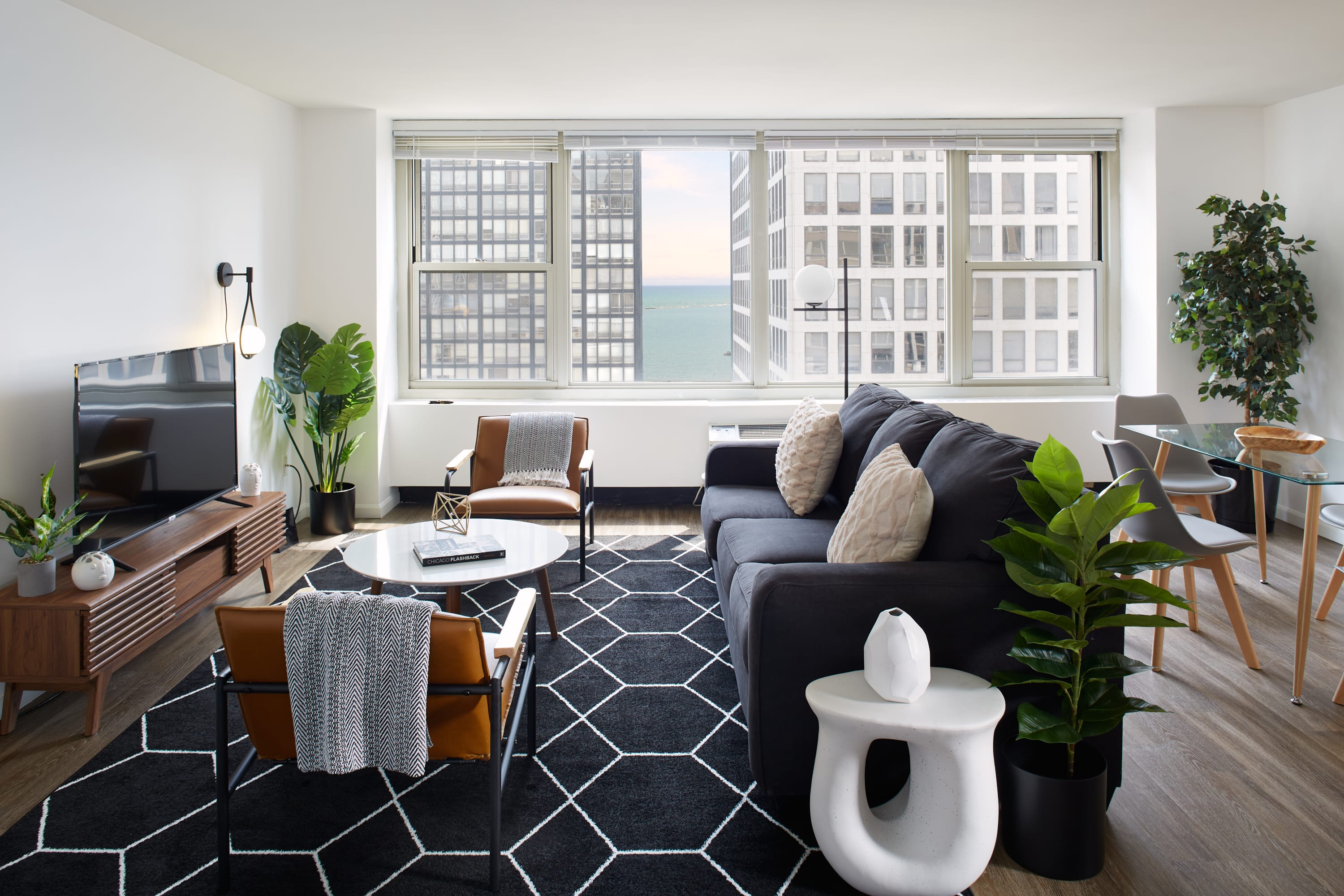 Chic Corner 2BR in Streeterville | Roof Deck | Lake Views — Chicago, IL — vacation rental