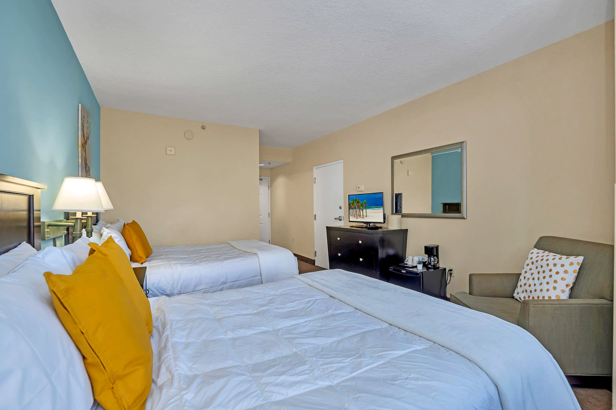 1BR 2 Queen Suite with Pool Hot Tub Arcade near Universal Disney | Photo 2