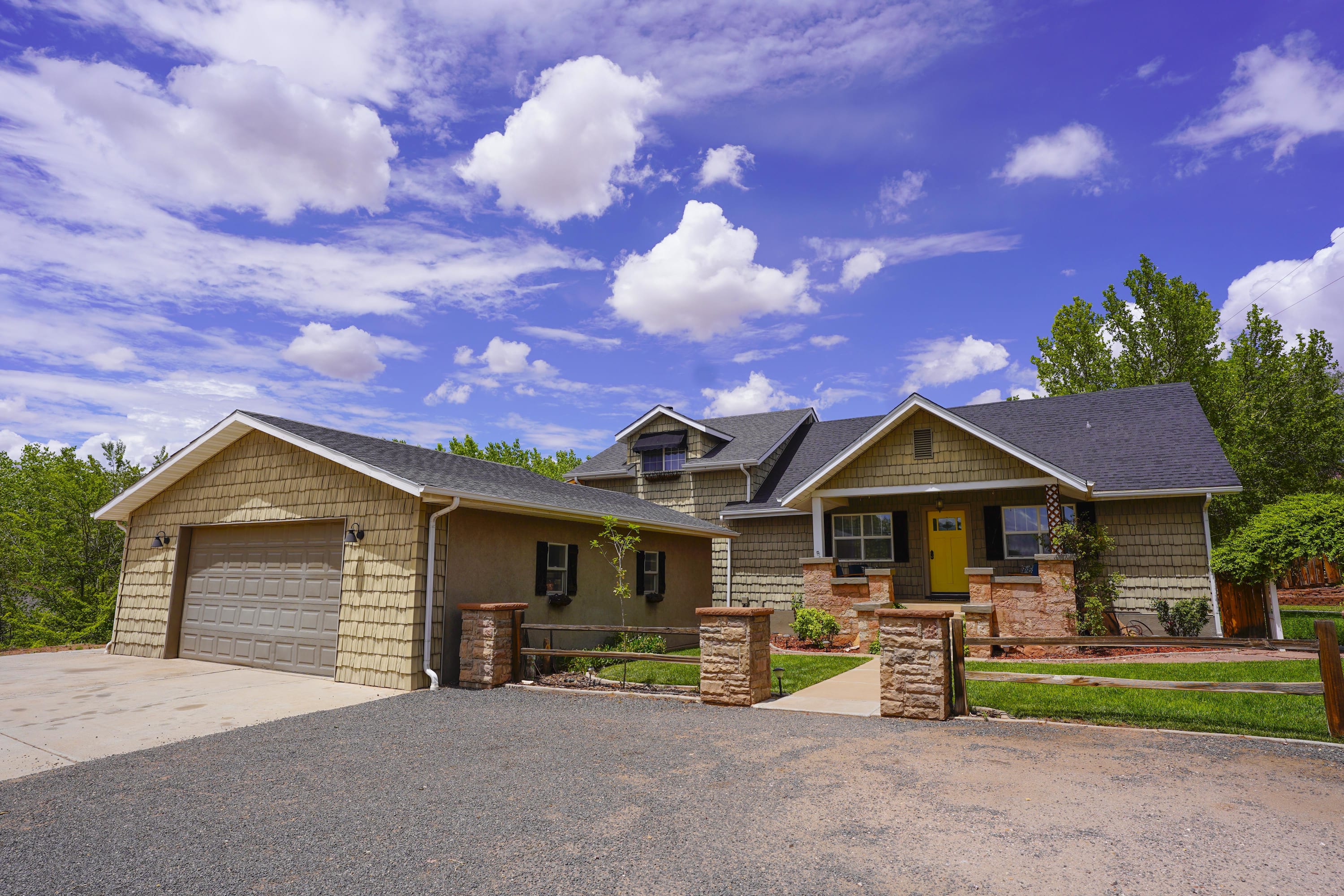 Large Family Home in Kanab, Red Rock Views, Private Yard, Amazing Stargazing, Near Zion! — Kanab, UT — vacation rental