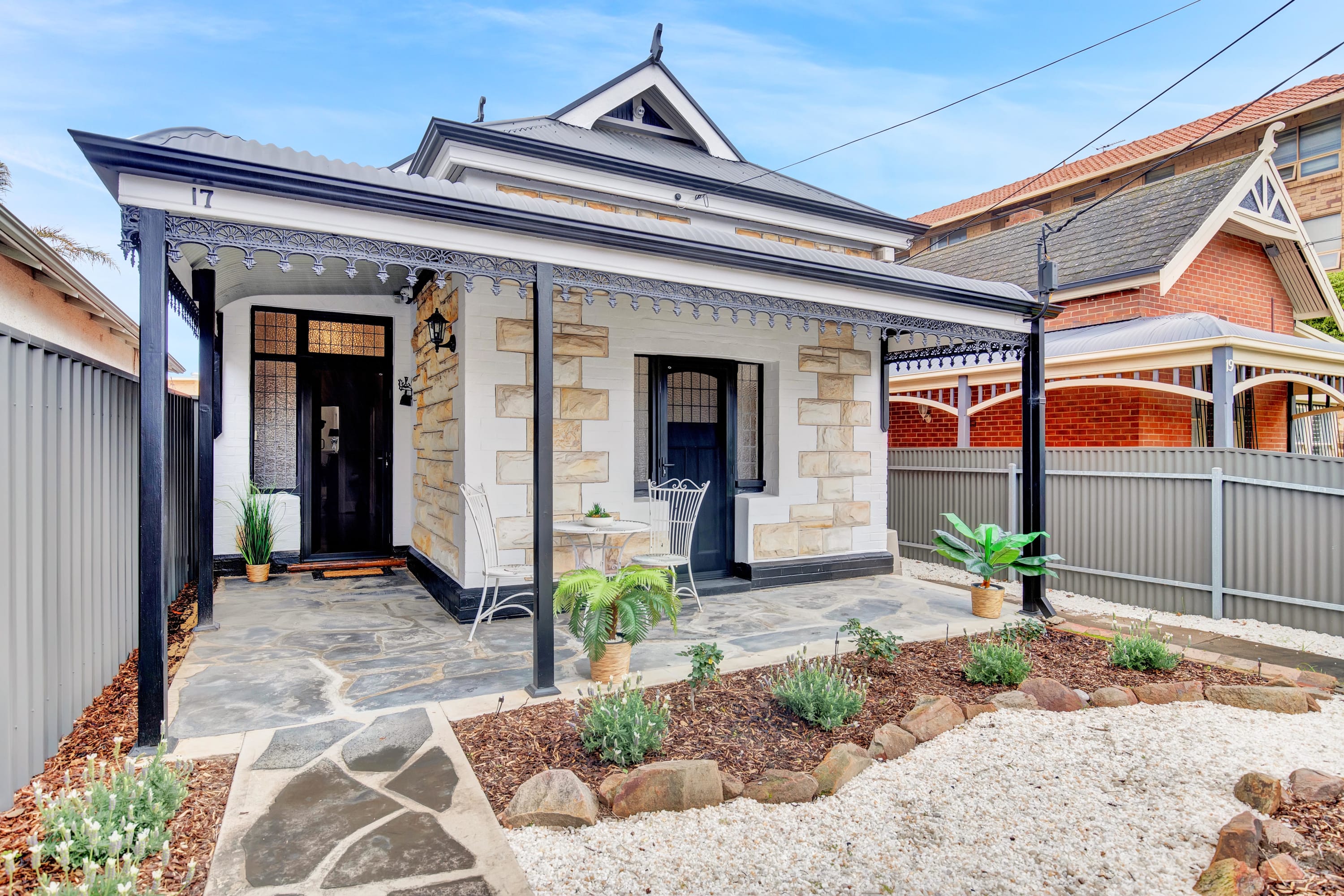 Noir Cottage | Glenelg North | 3BR | Netflix| BBQ — Glenelg North, South Australia — vacation rental