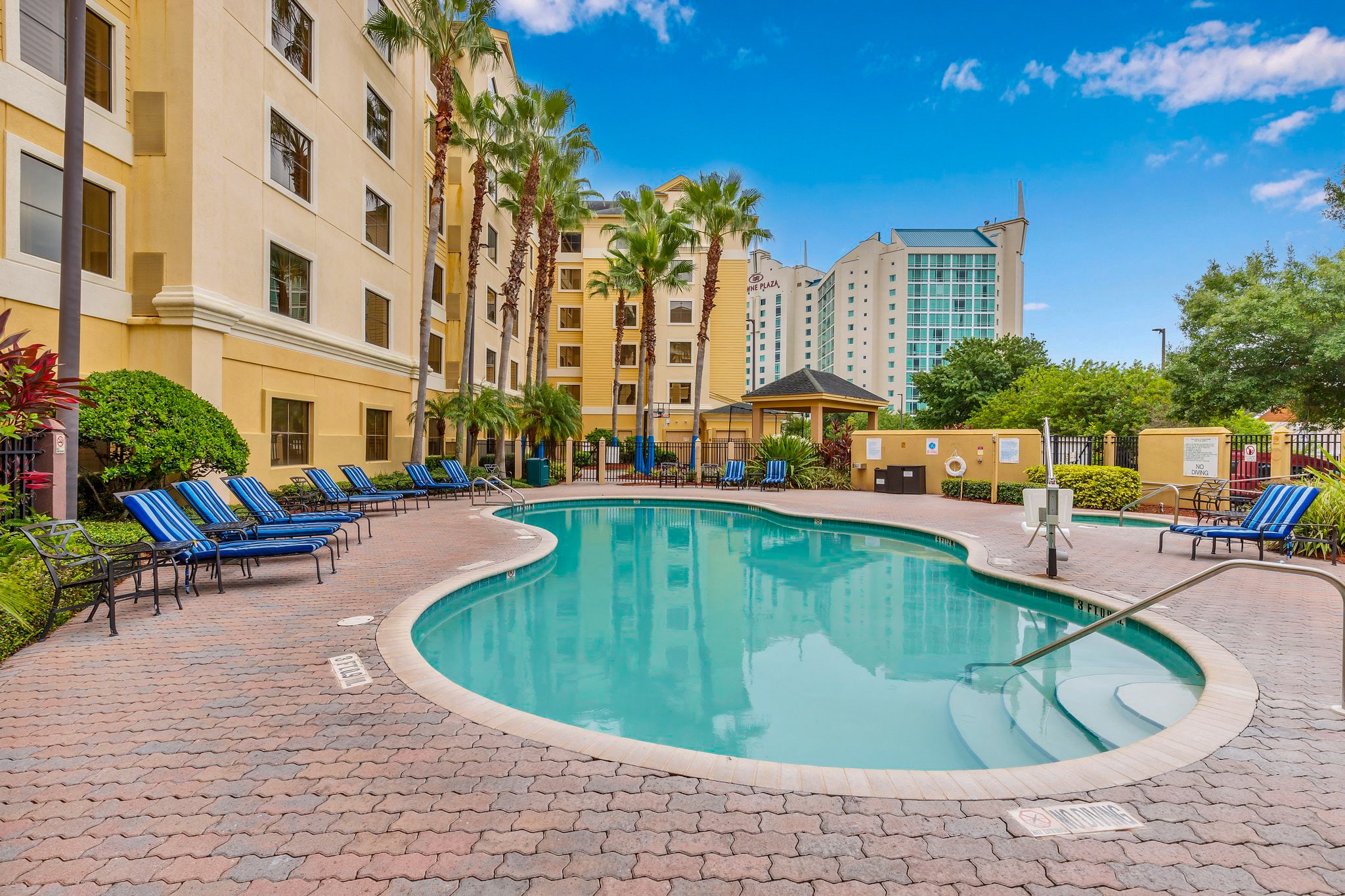 1BR 2 Queen Suite with Pool Hot Tub Arcade near Universal Disney | Photo 4