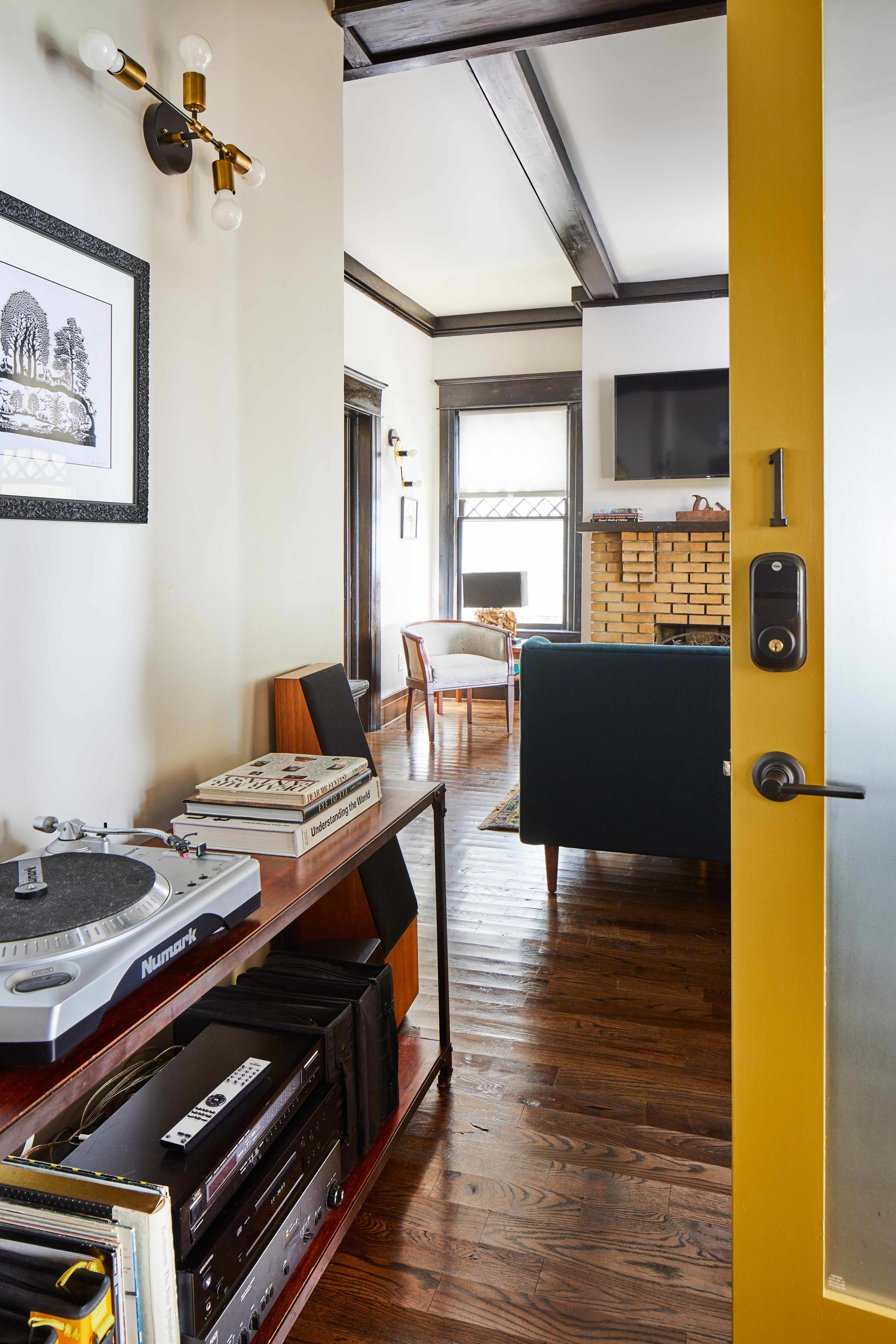 Apt1Charles - Accessible Access, Parking  - Picture 12