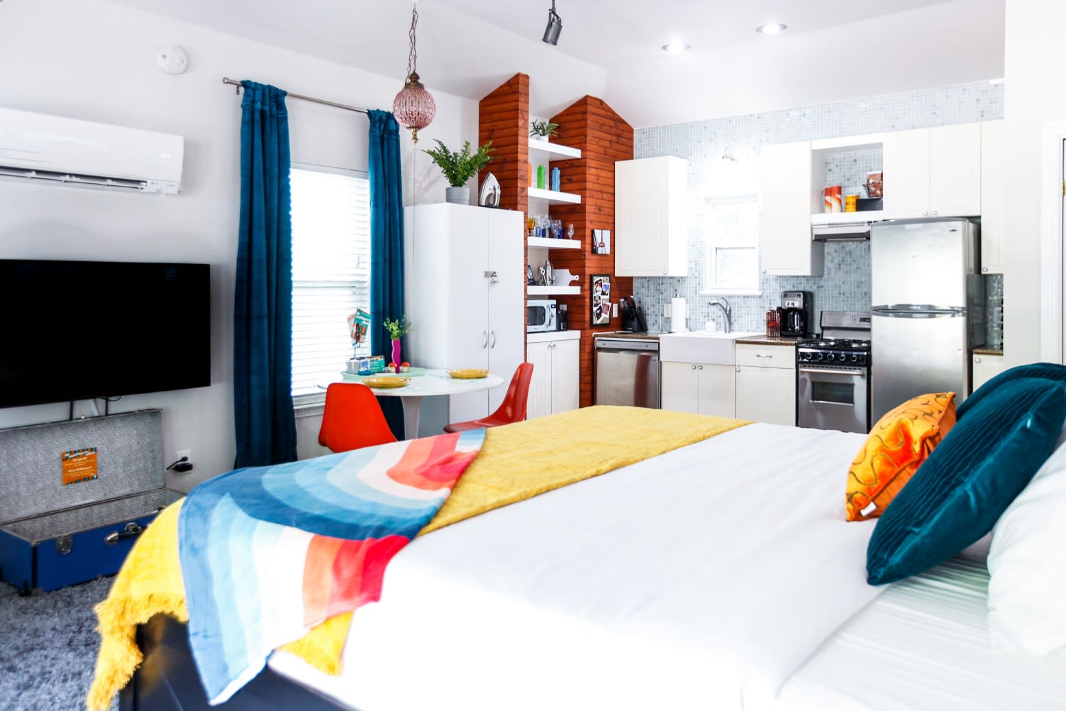 Bright, Retro Charm | South Congress Studio
