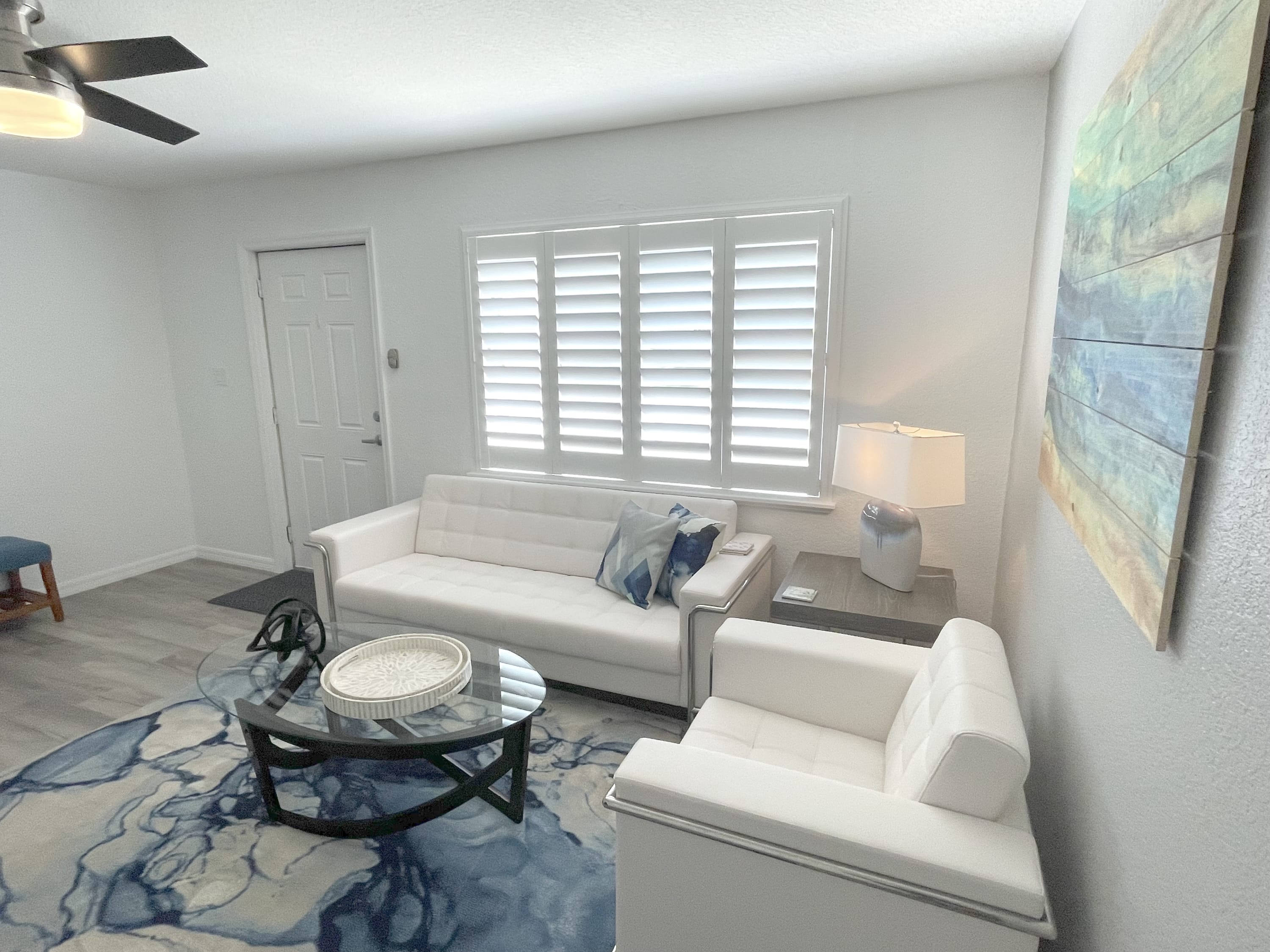 Newly Renovated - Modern Apartment 4 of 4