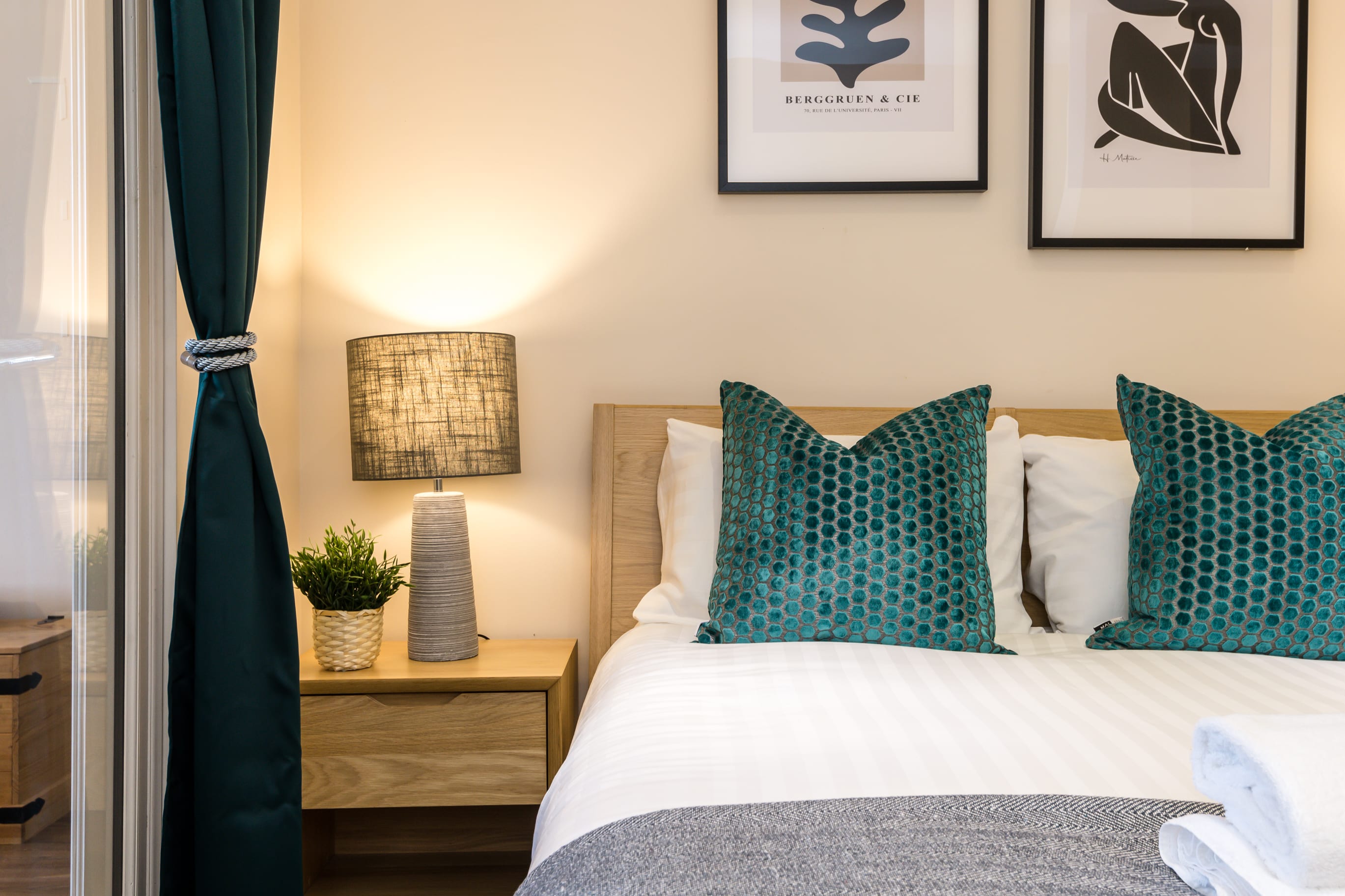 Host Apartments | The Three Graces Apt
