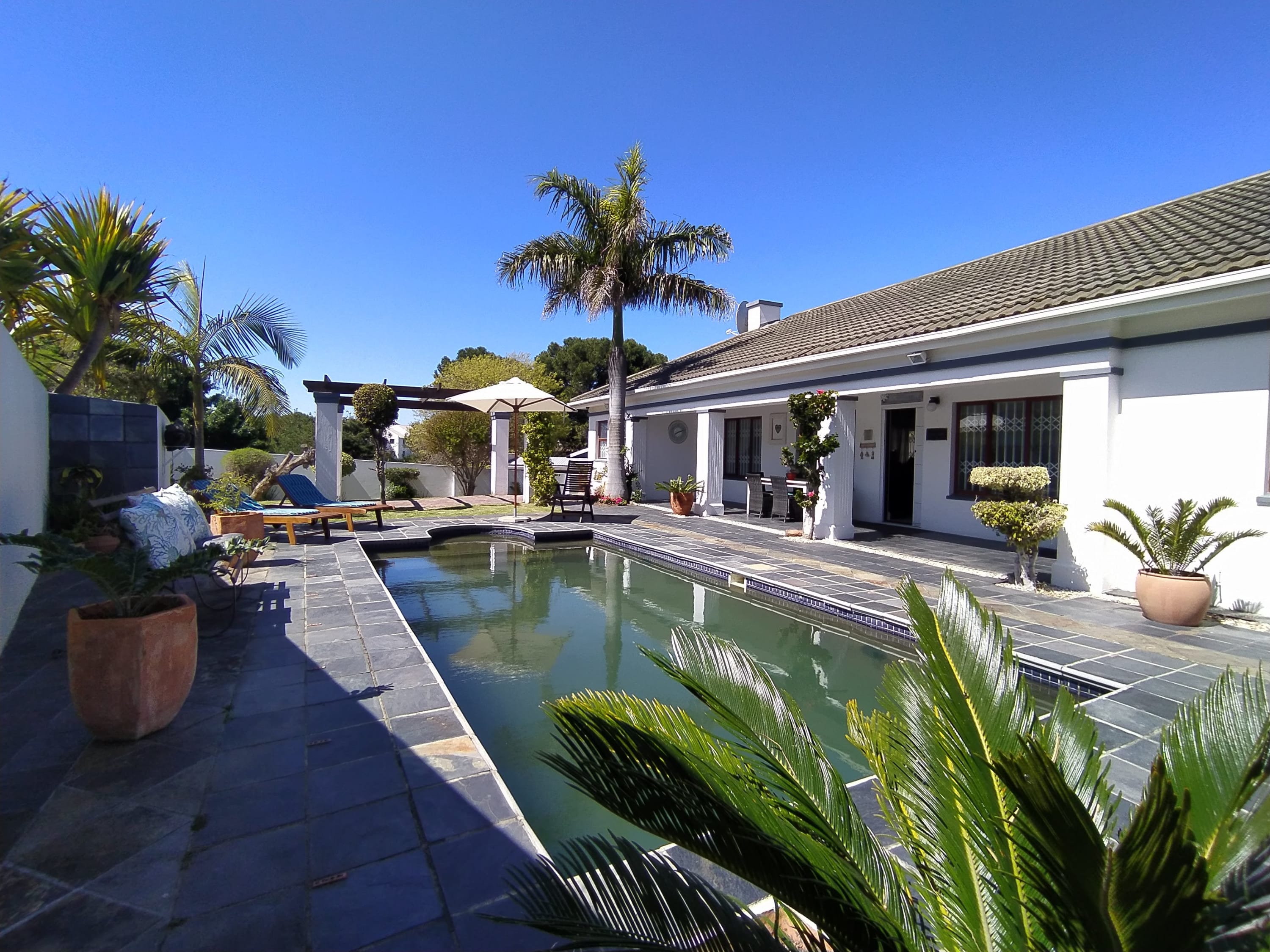 Villa Mintos | 8 sleeper - 750m to Robberg 5 Beach — Plettenberg Bay, Western Cape — vacation rental
