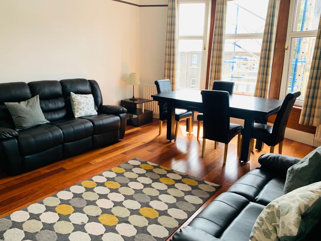 Duplex 4 Bed Apartment, Very Spacious, Paisley - Near GLA Airport