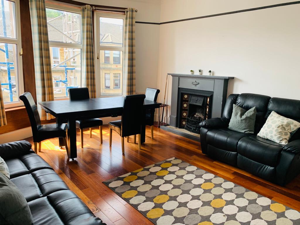 Duplex 4 Bed Apartment, Very Spacious, Paisley - Near GLA Airport