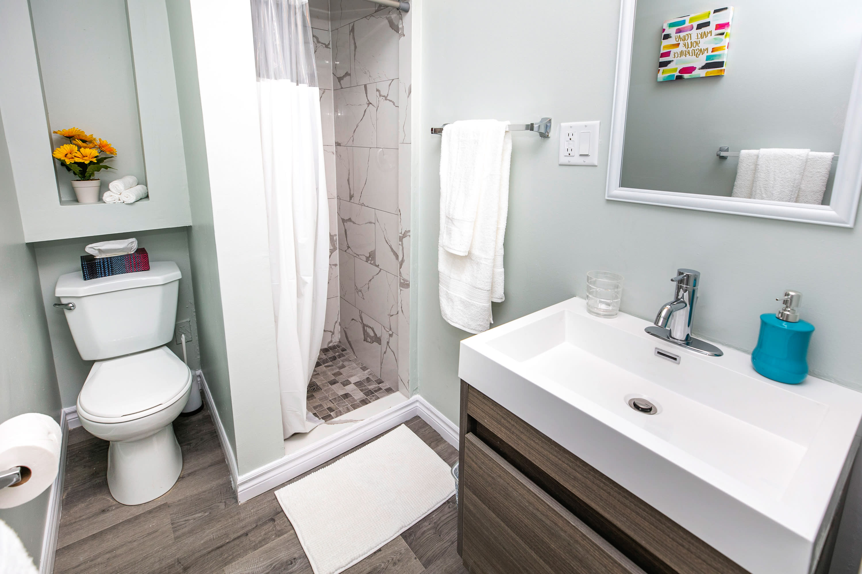 Modern Spacious 1BR King Apt Byward Market | Photo 11