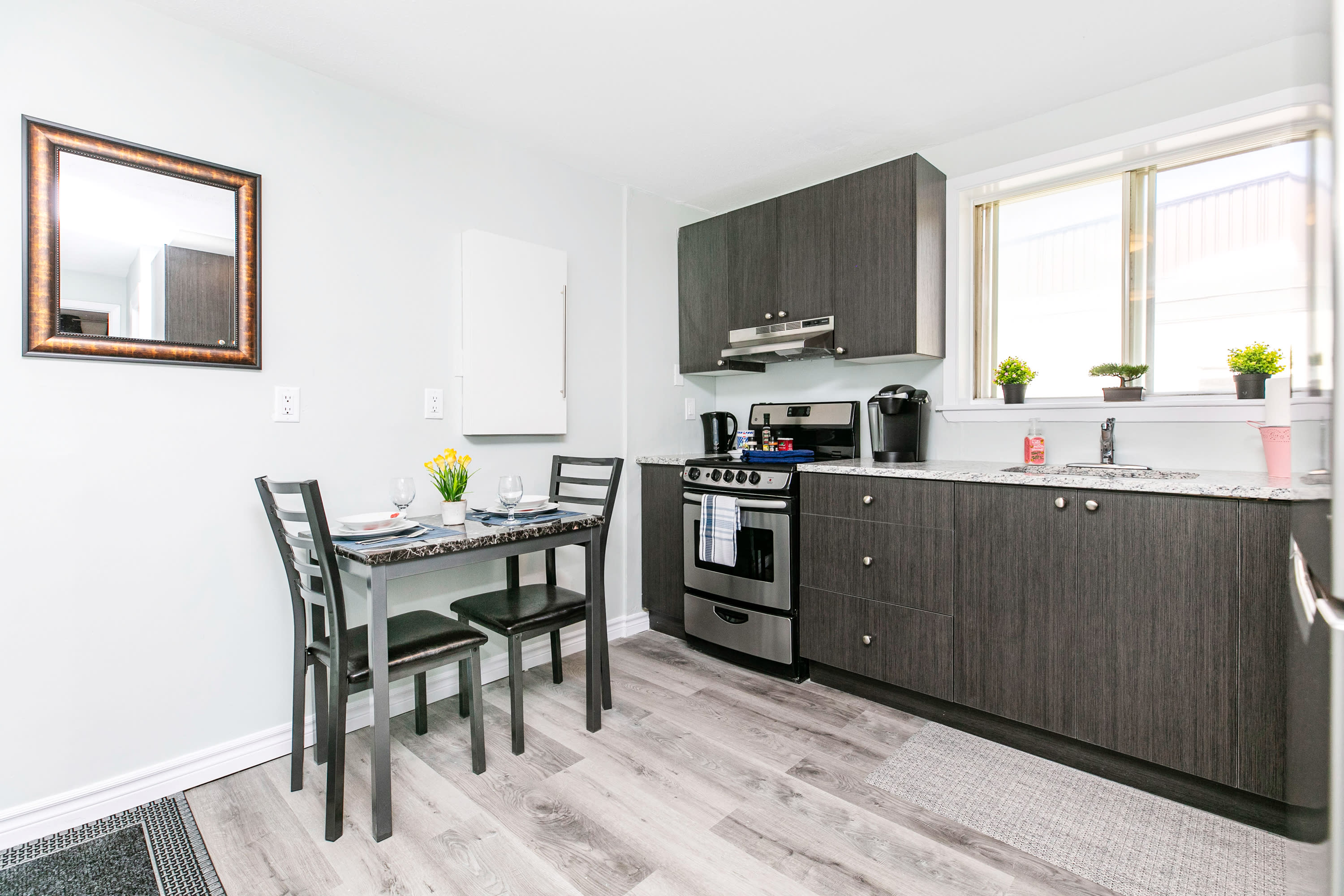 Modern Spacious 1BR King Apt Byward Market | Photo 6