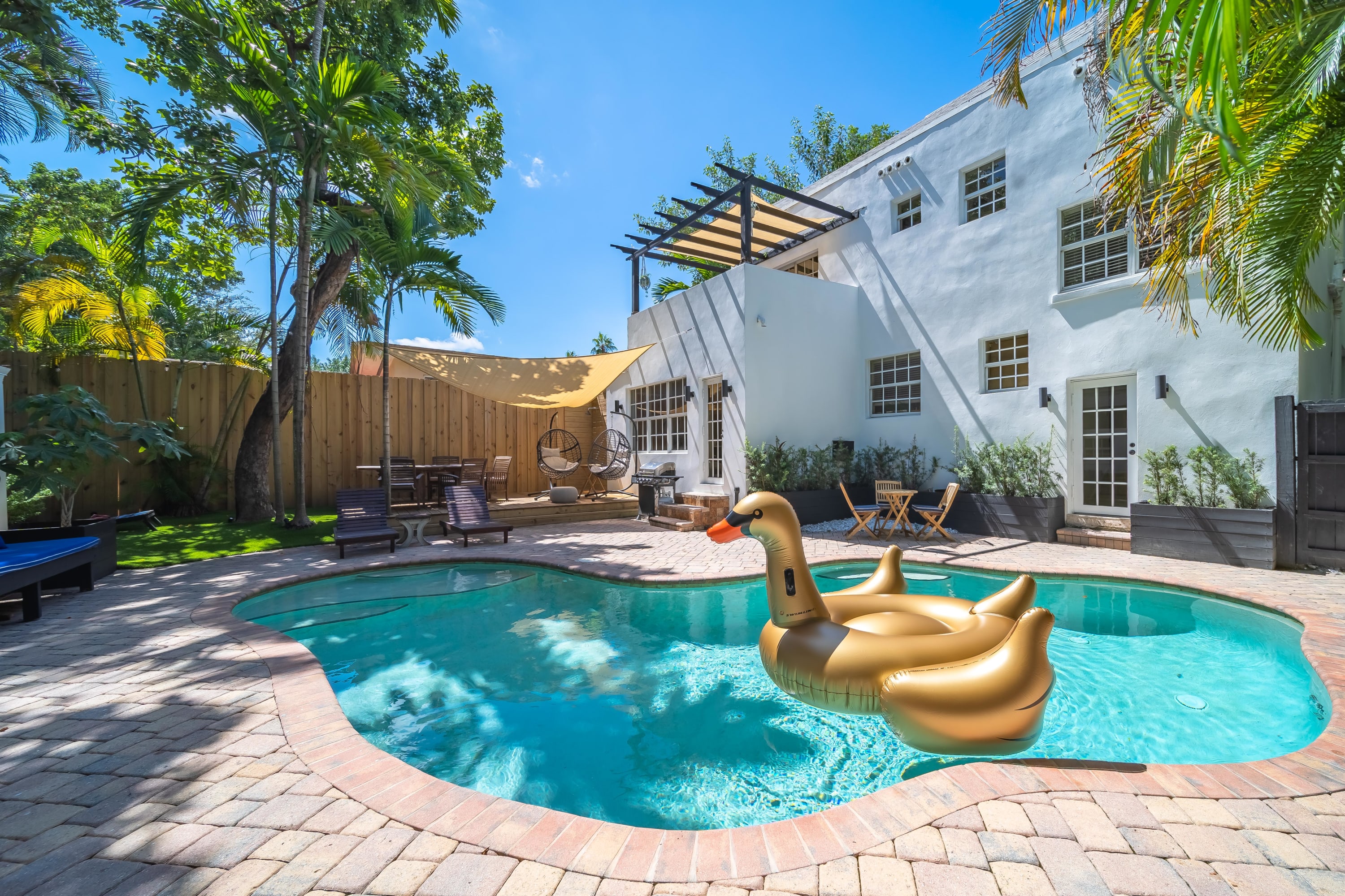 Luxurious Villa Maria Near-Beach walk to Restaurants - Photo 1
