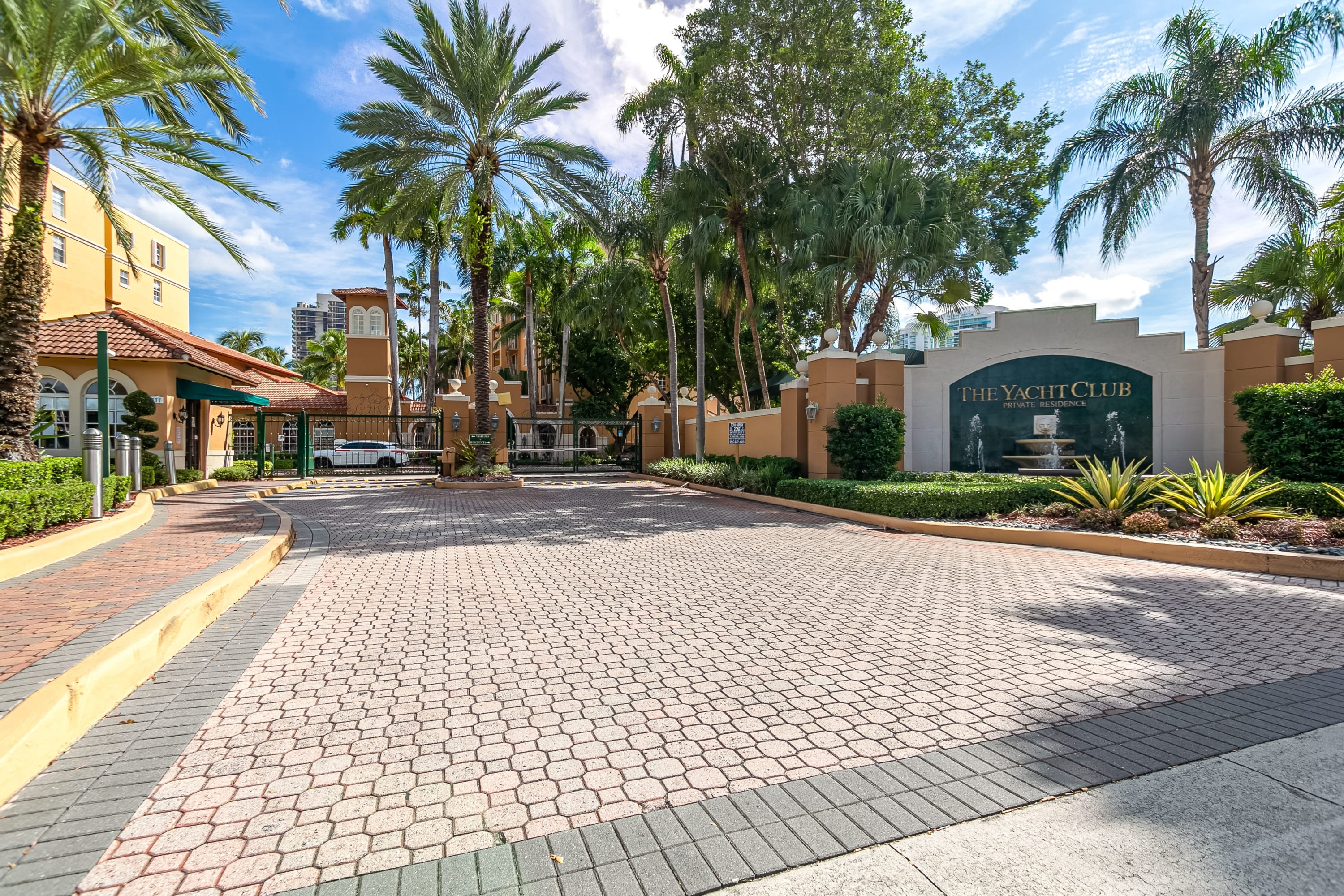 Wonderful 3 Bedroom Condo in the Heart of Aventura - Photo 1