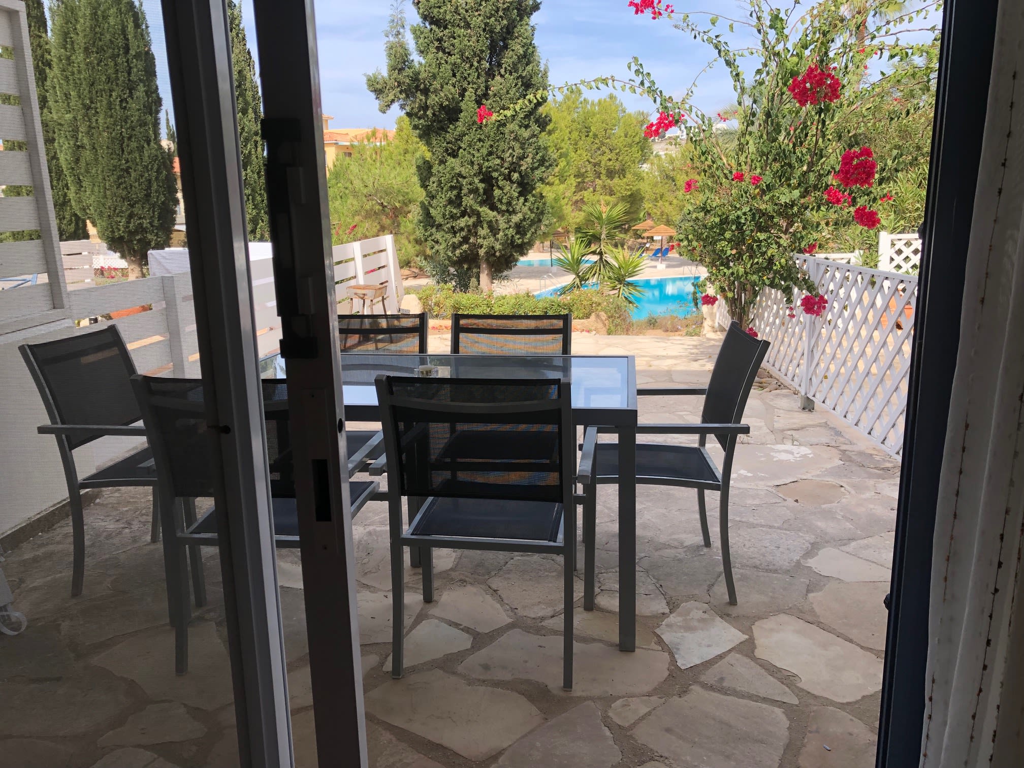 Regina Gardens - Spacious 3 bed, 2 bath maisonette