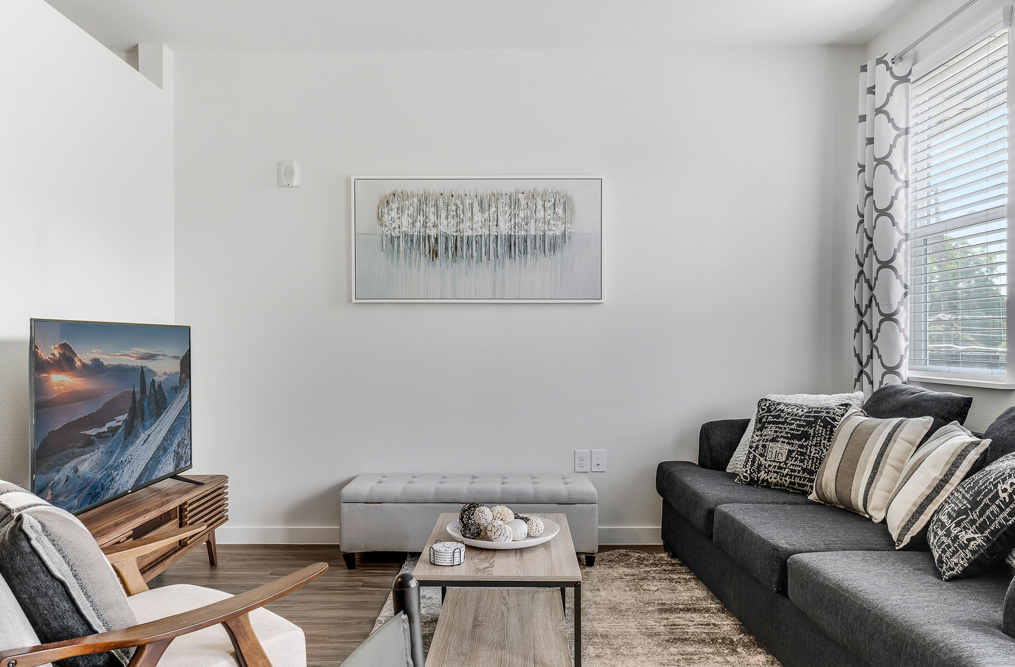 Downtown Modern Bungalow - Picture 7