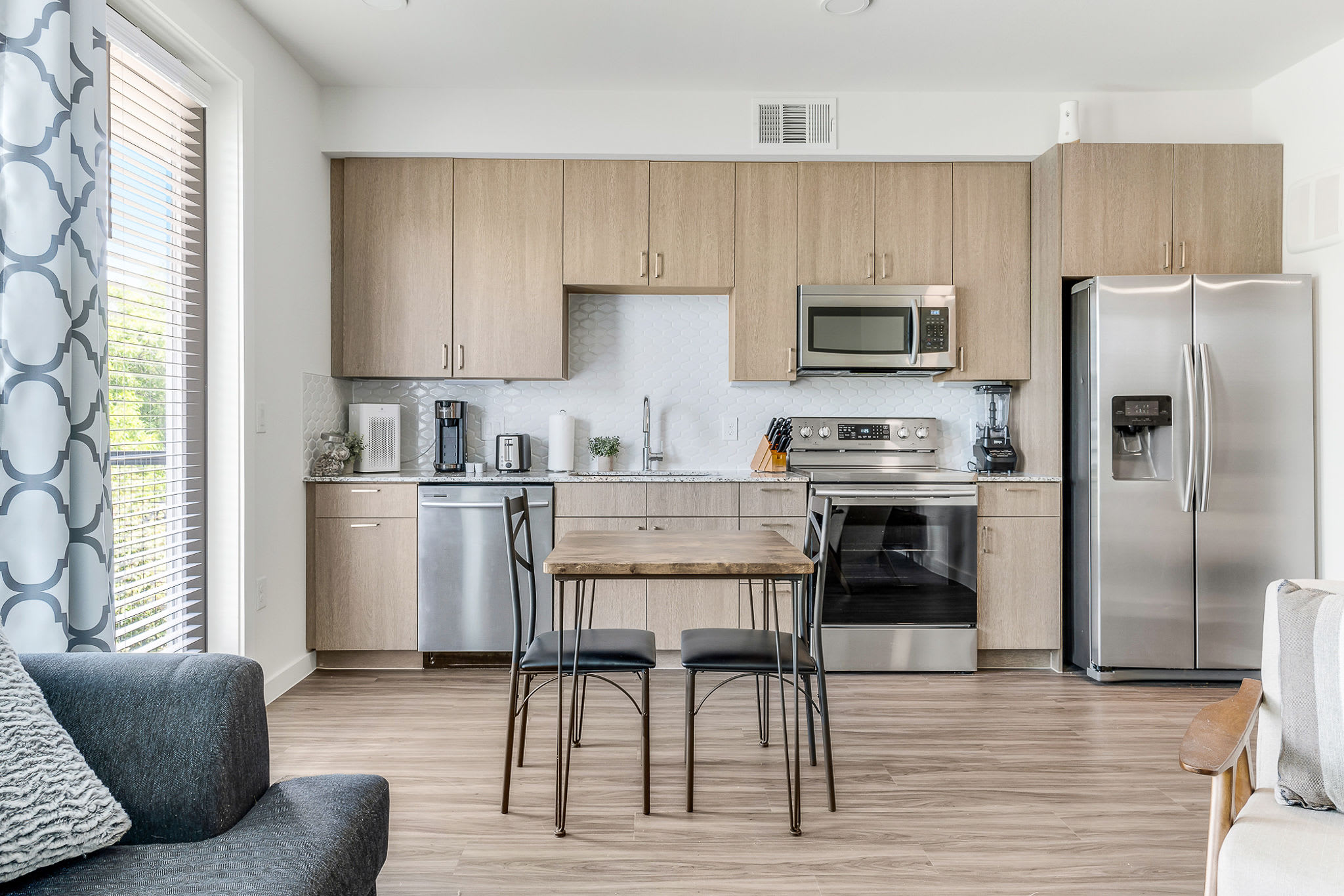Downtown Modern Bungalow - Picture 17