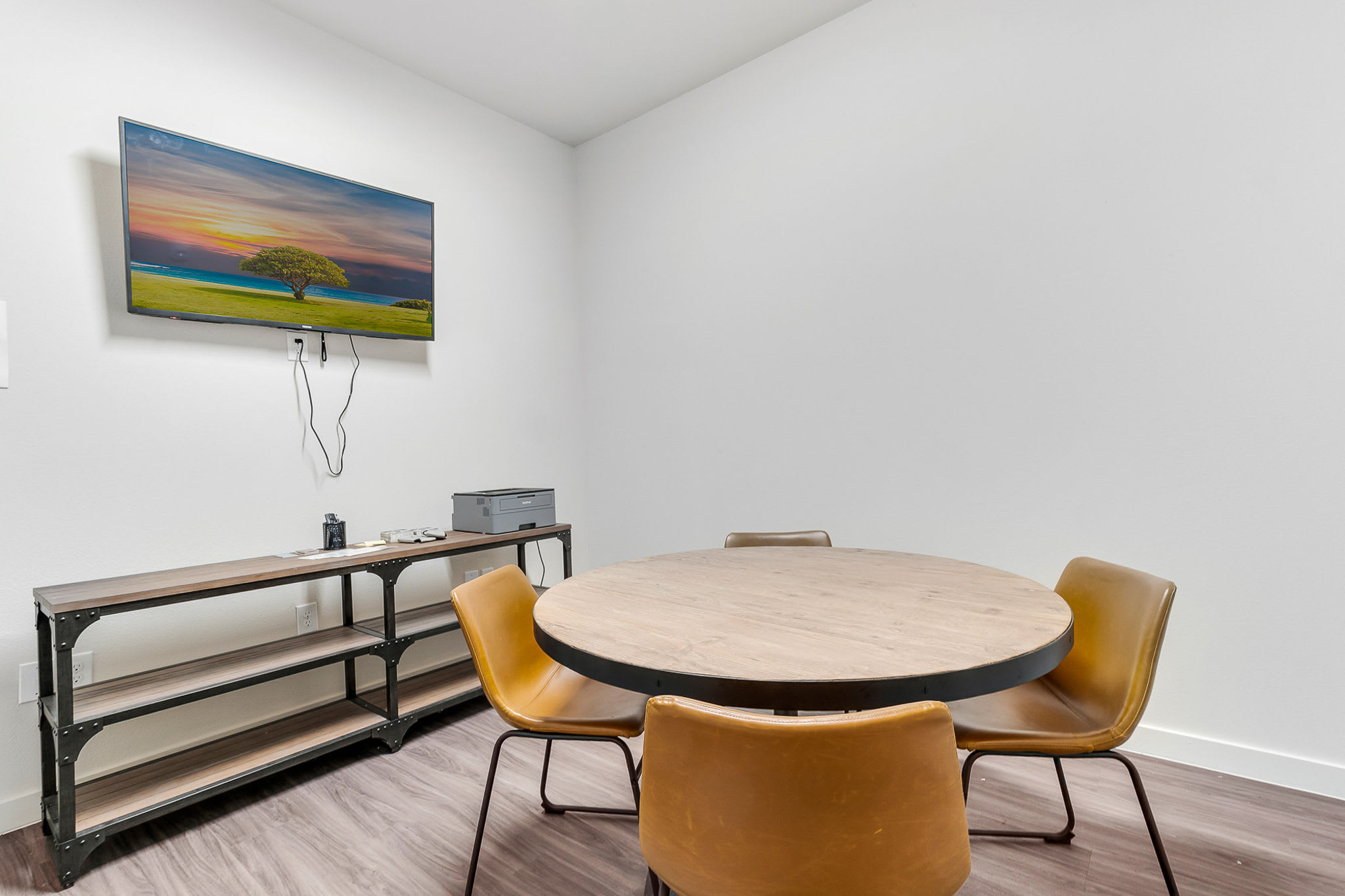Downtown Modern Bungalow - Picture 26