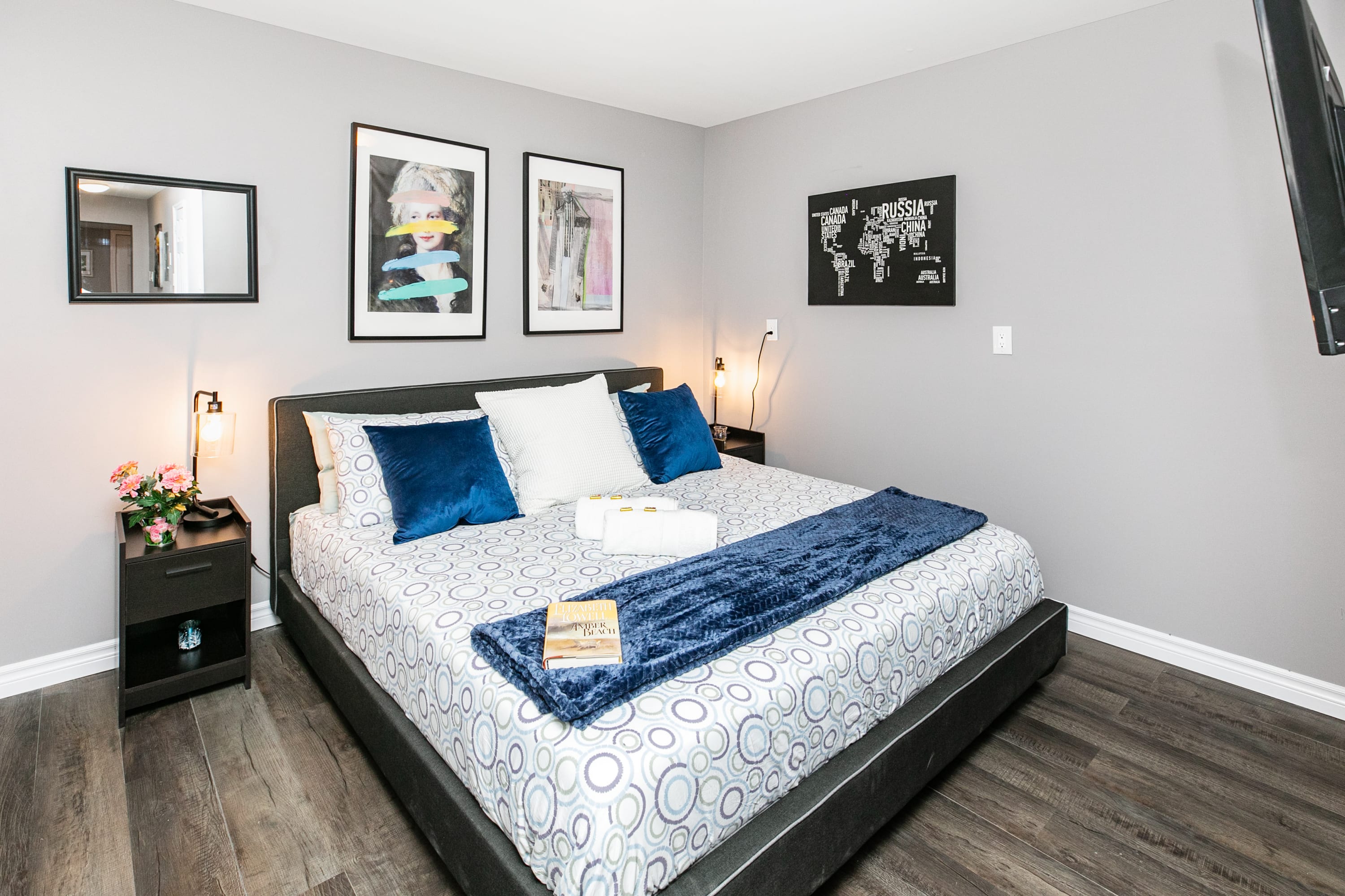 Newly Renovated Modern 1BR with King Bed near Byward Market
