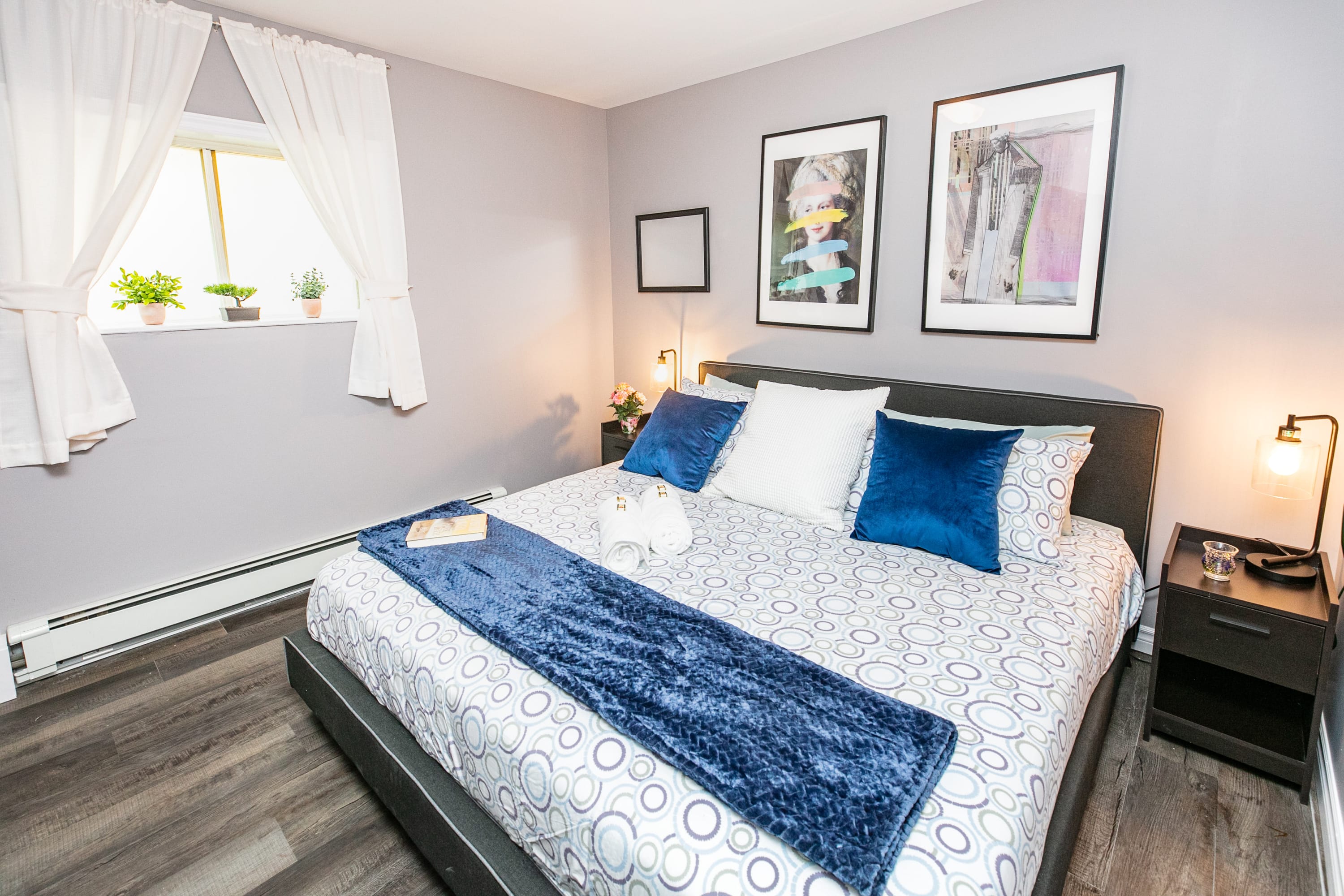 Newly Renovated Modern 1BR with King Bed near Byward Market | Photo 8
