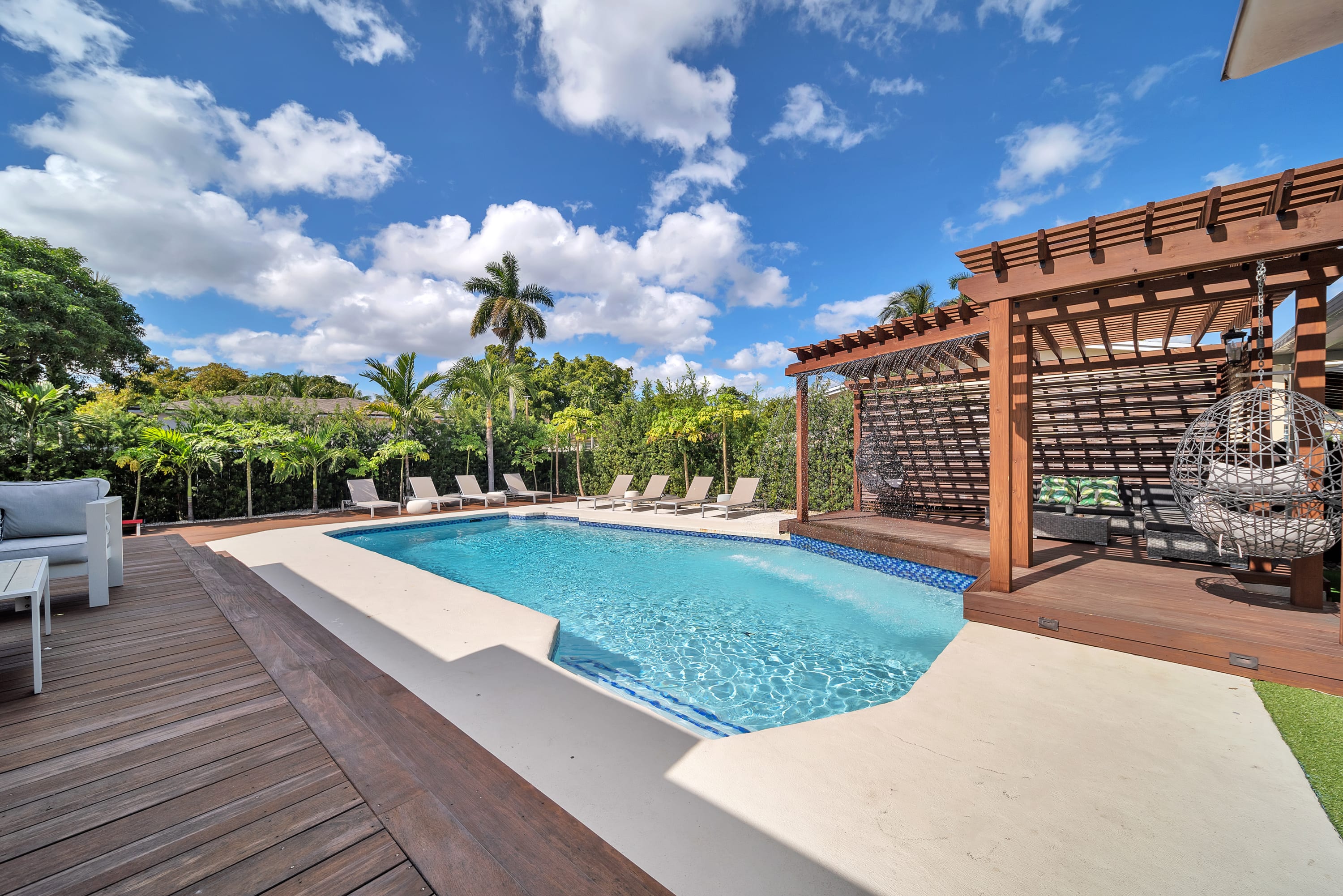 Luxury Villa Catalina 🌴Salt Water Pool 🔥 Kids Playground - Photo 1
