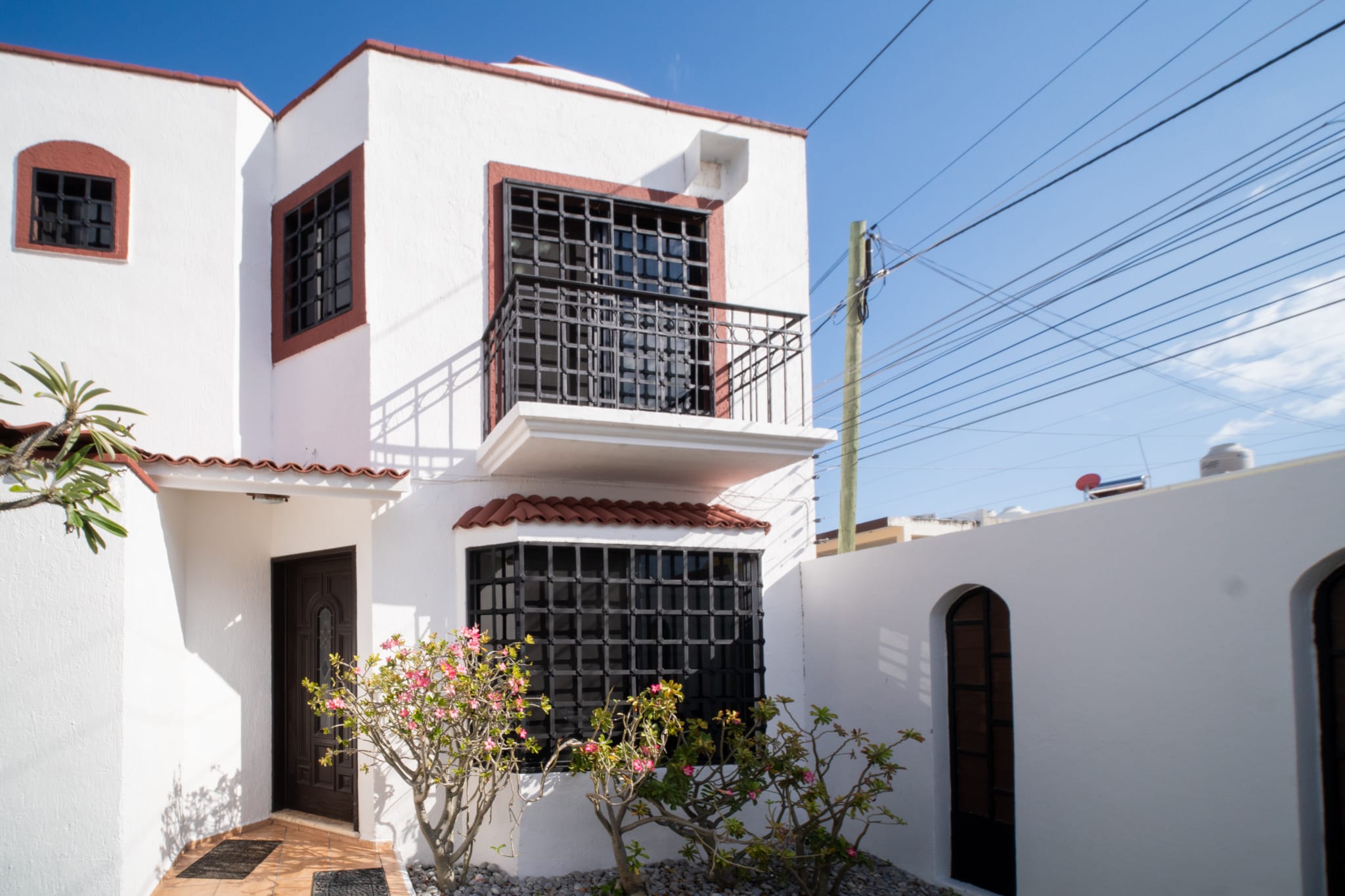 3 BR House Private Parking and Fast Wifi 5