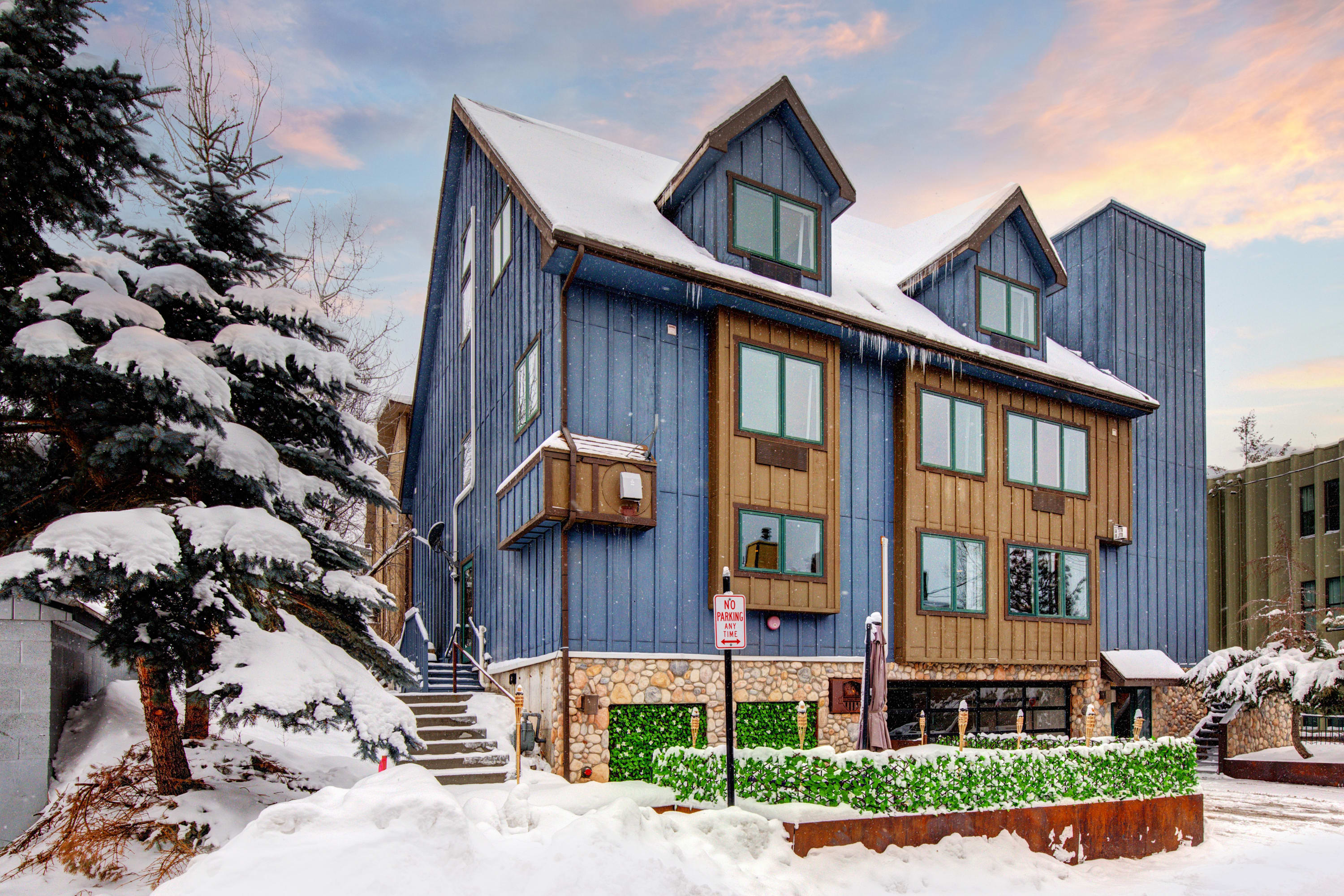 Epic 10 Bedroom Luxury Mountain Home in Old Town