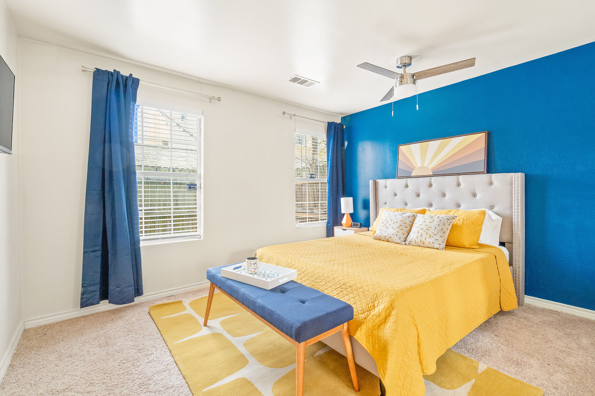 Dallas Retro House | KING Bed & Backyard - Picture 25