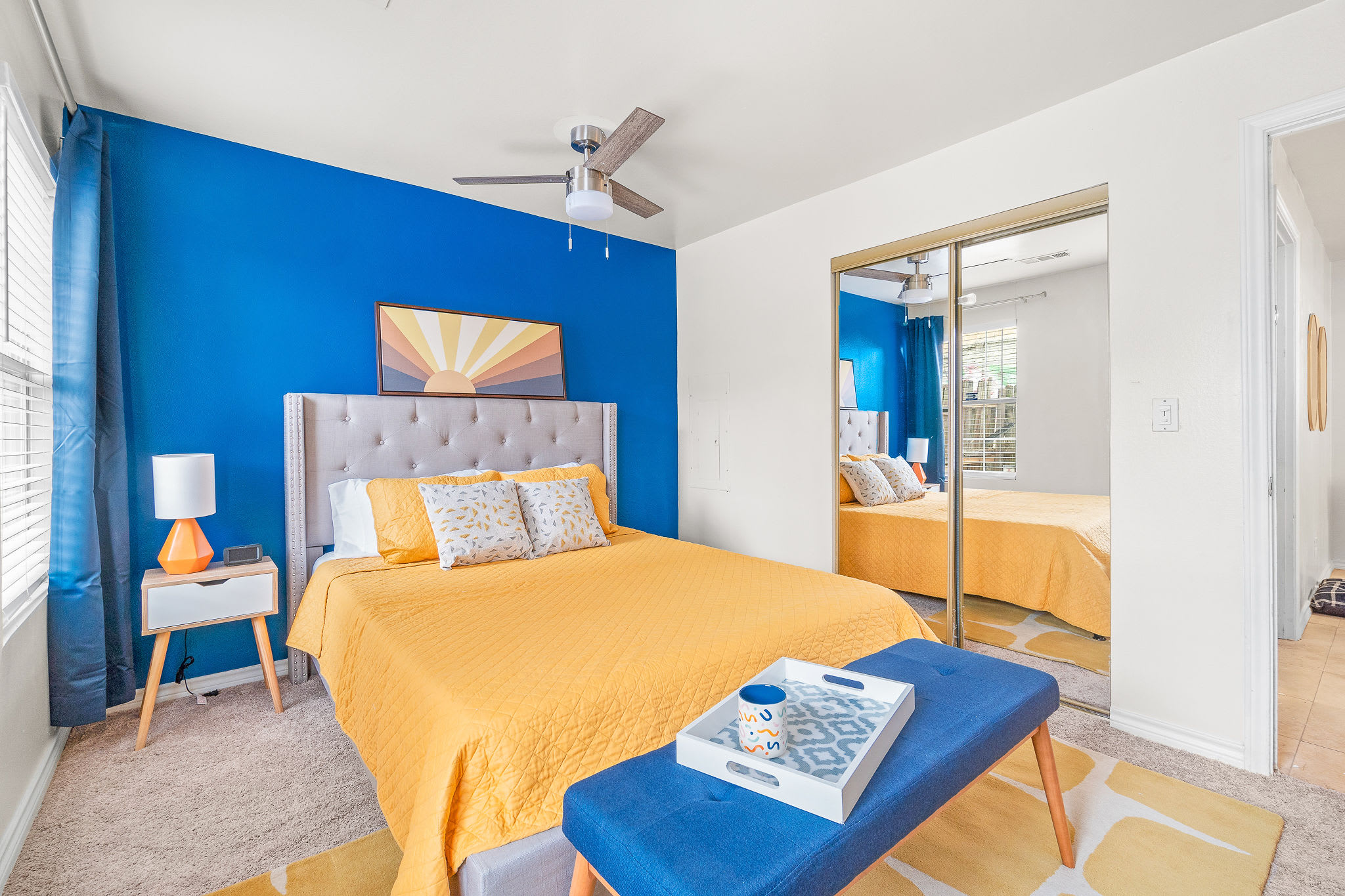 Dallas Retro House | KING Bed & Backyard - Picture 29