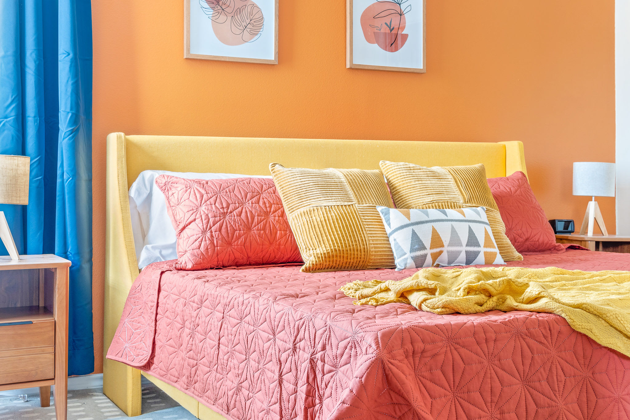 Dallas Retro House | KING Bed & Backyard - Picture 22