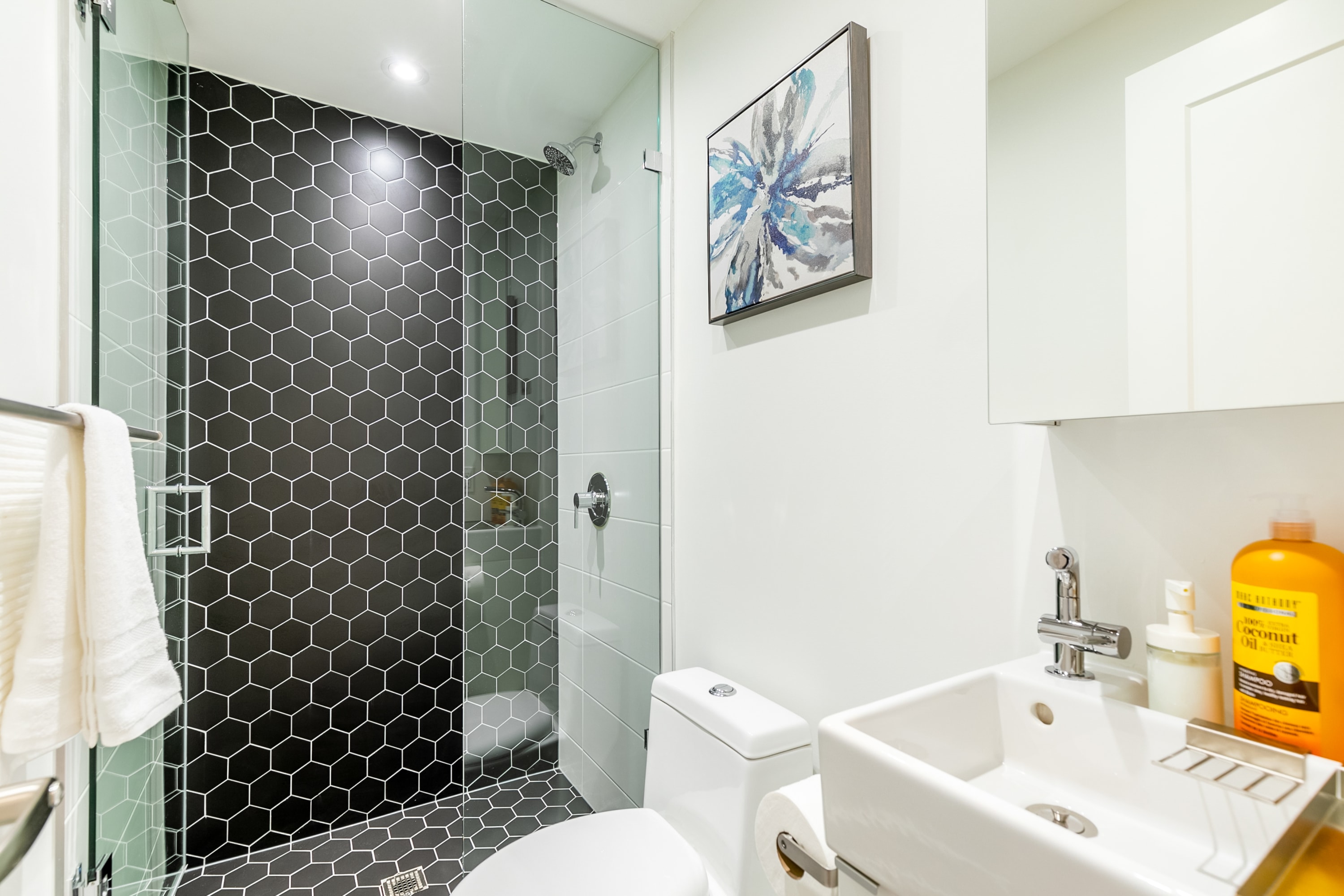 Luxury 3BR Apartment with Private Balcony | Photo 15
