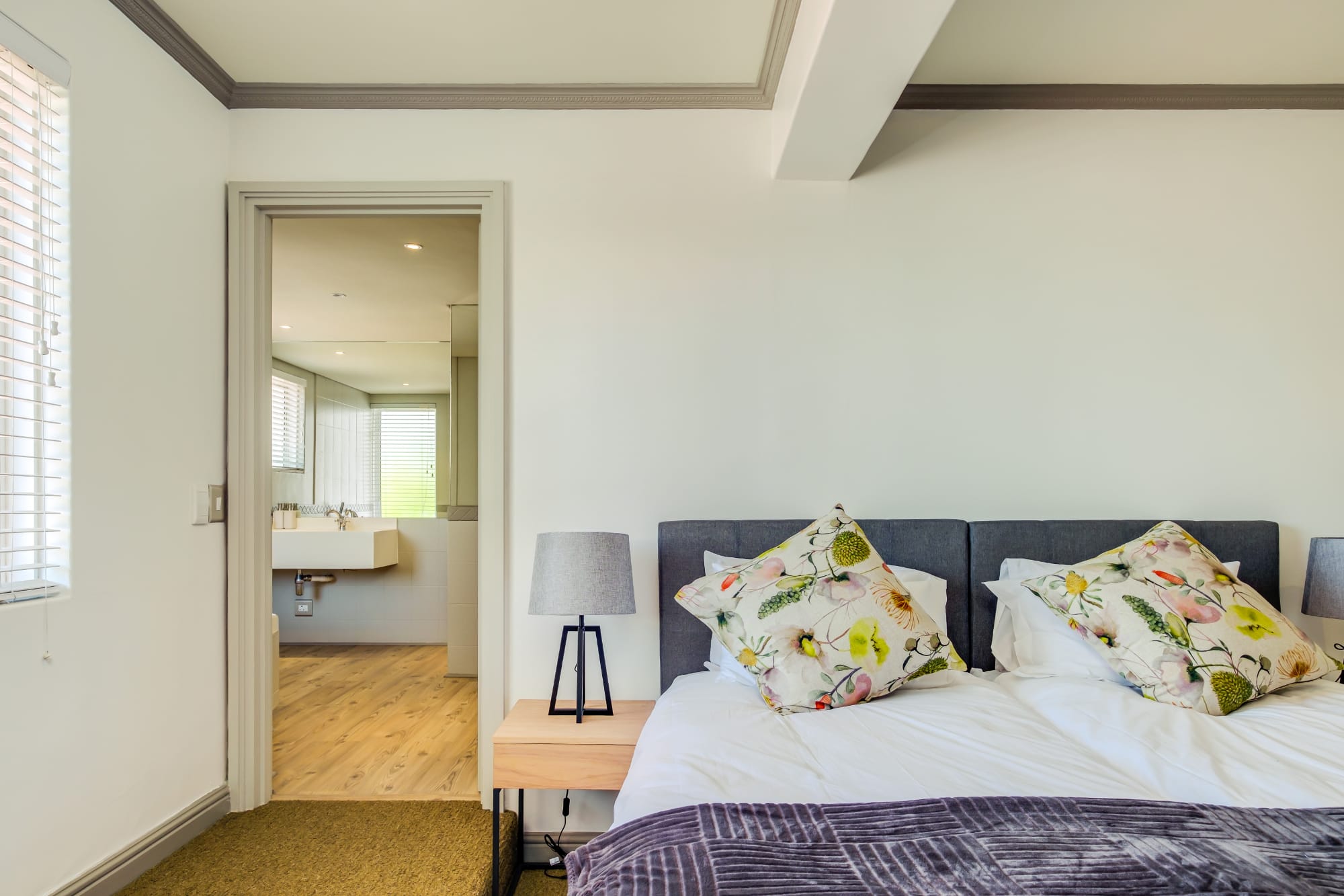Contemporary Apartment close to the Radisson Majolica | Photo 3