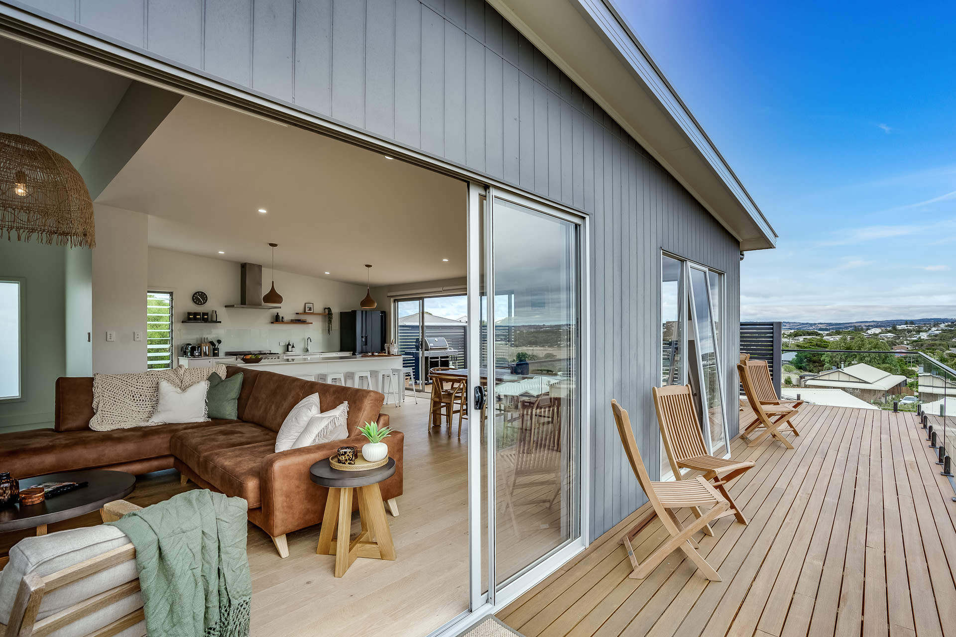 19 Carnegie Luxury  Linen & WiFi  Walk to beach town Views — Port Elliot, SA — vacation rental