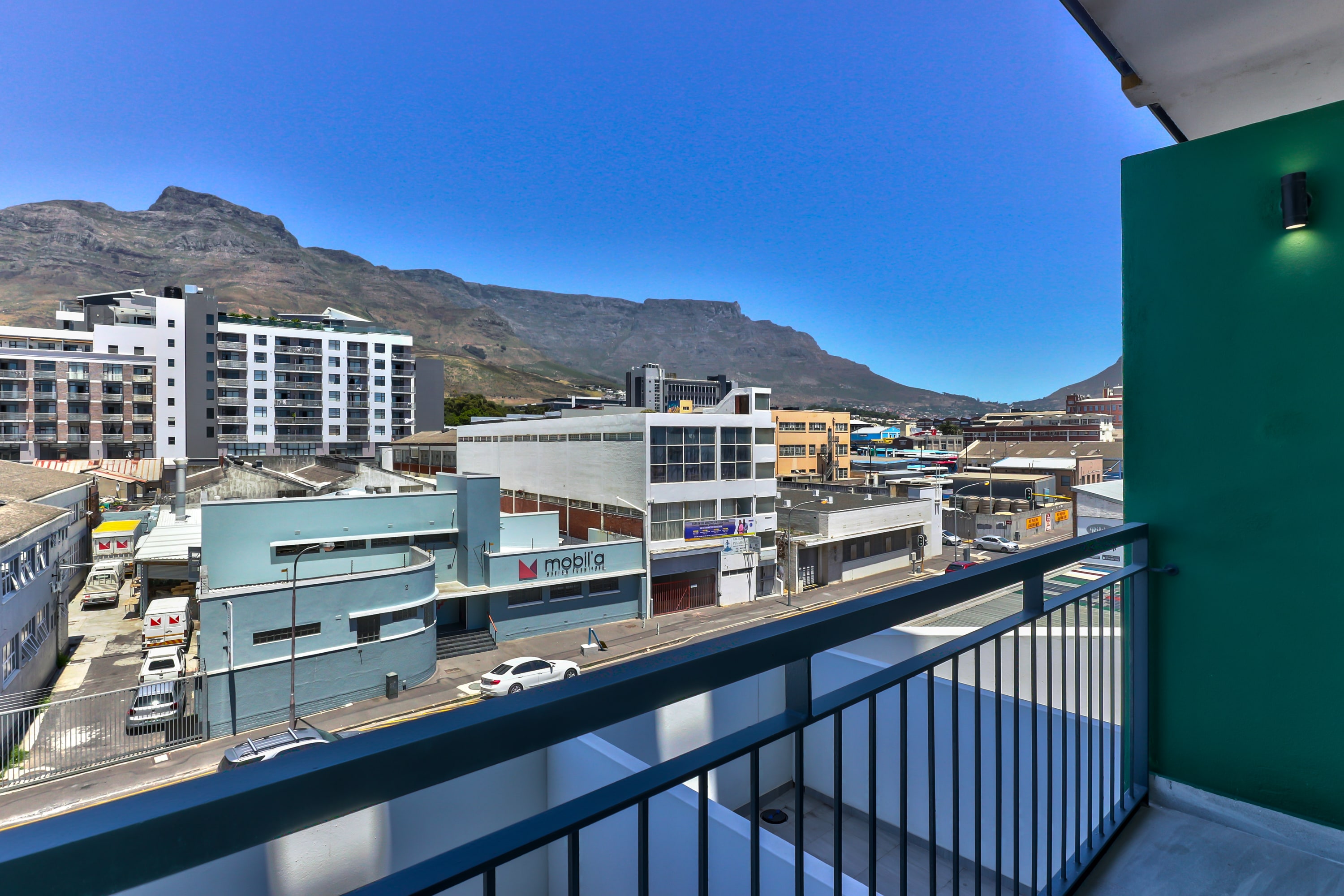 Contemporary arty ❣ Studio Apt with Balcony +Mountain views✽ - Foto 1