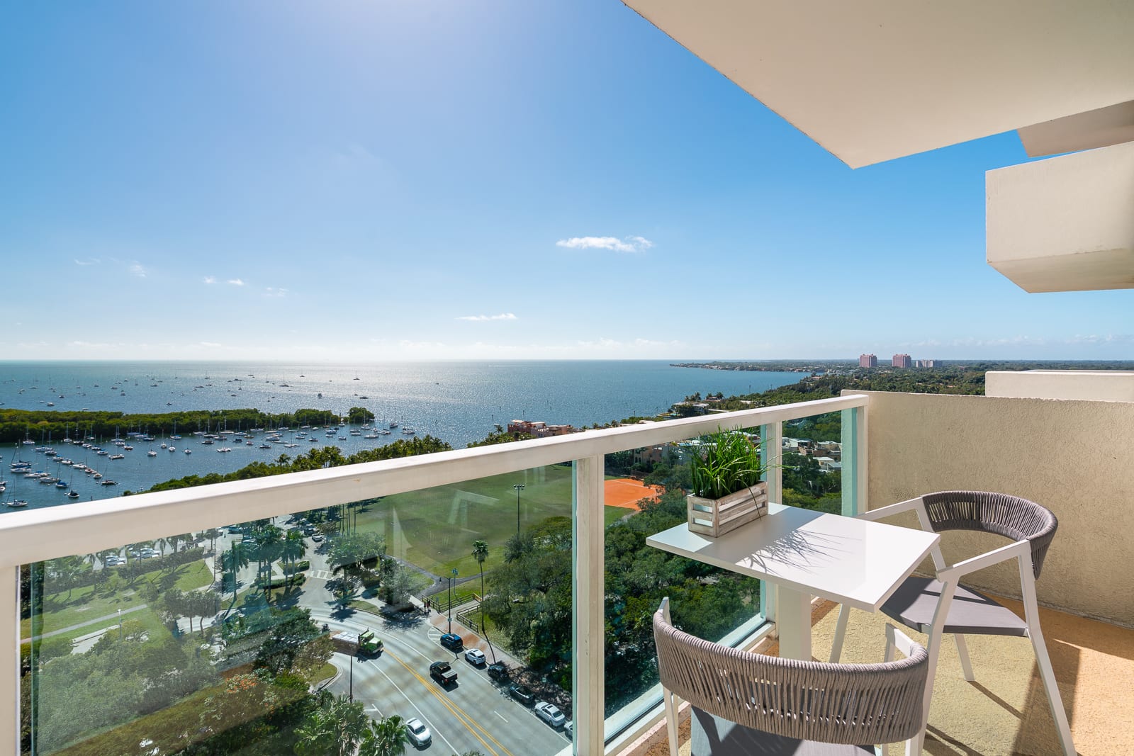 Ocean View Balcony. Pool & Hot tub. Fast Wi-Fi — Miami, FL — vacation rental