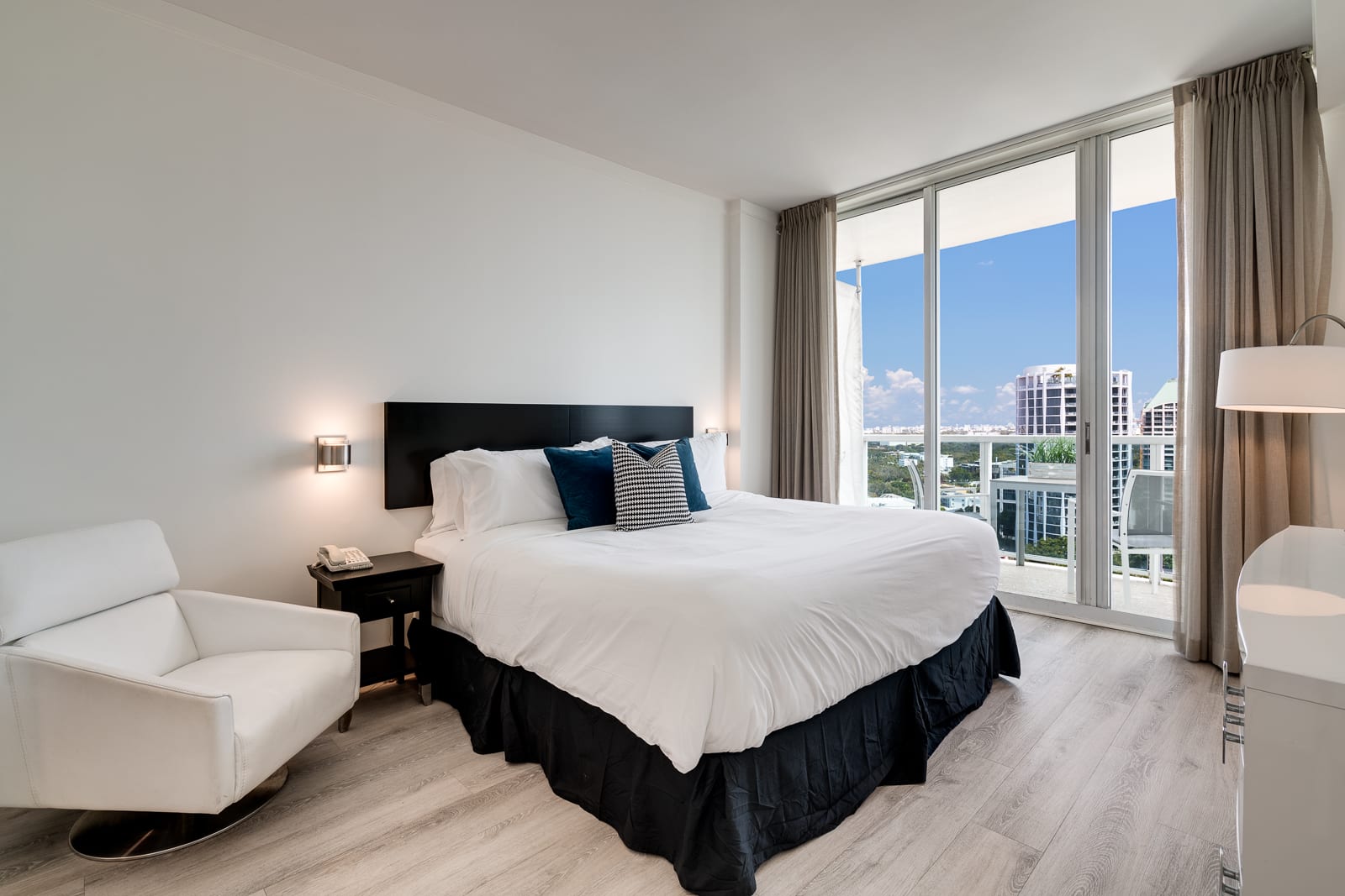 City&Ocean View Balcony. Pool & Hottub. Fast Wi-Fi — Miami, FL — vacation rental