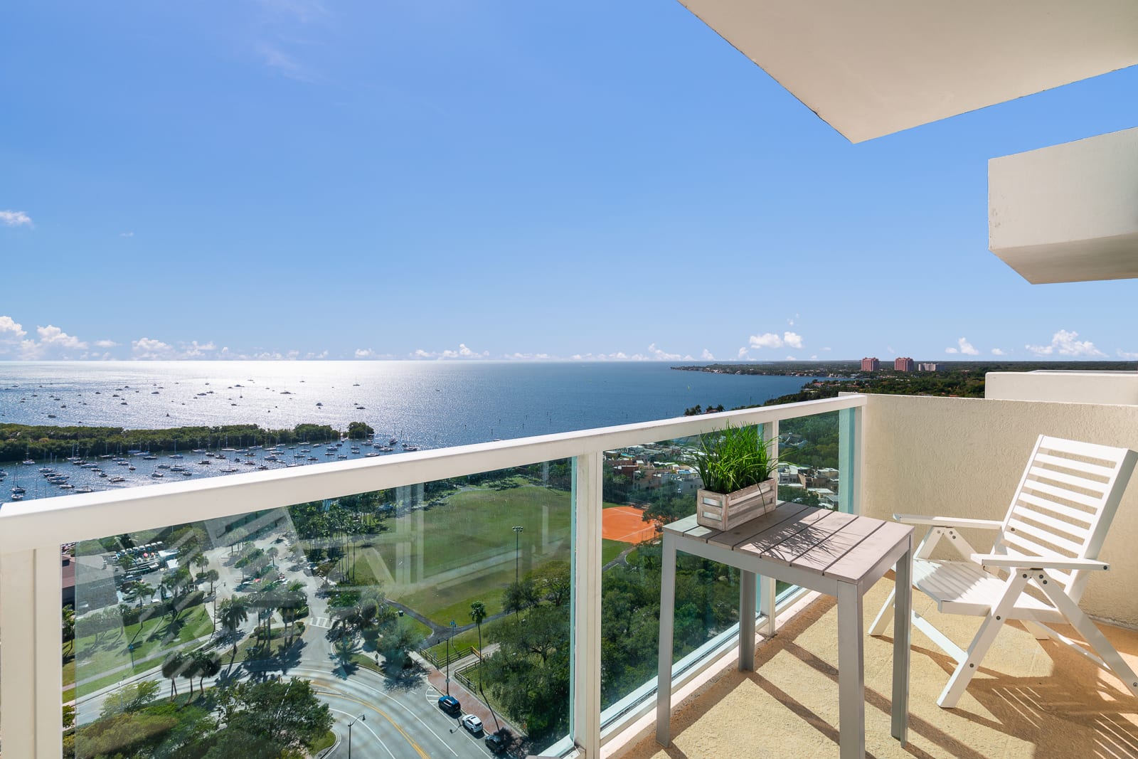 Ocean View Balcony. Pool & Hot tub. Fast Wi-Fi — Miami, FL — vacation rental