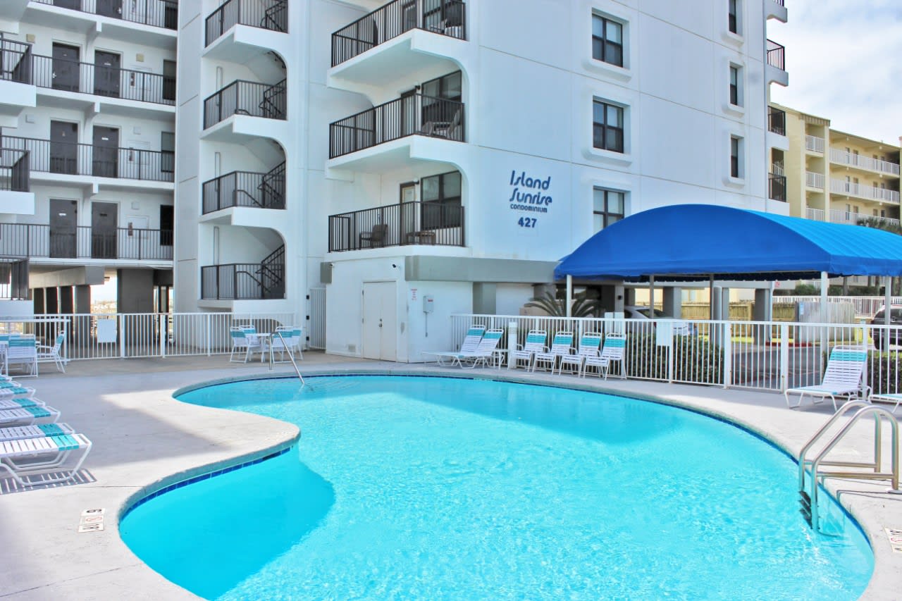 Adorable condo on the whites sands of Gulf Shores | Photo 2