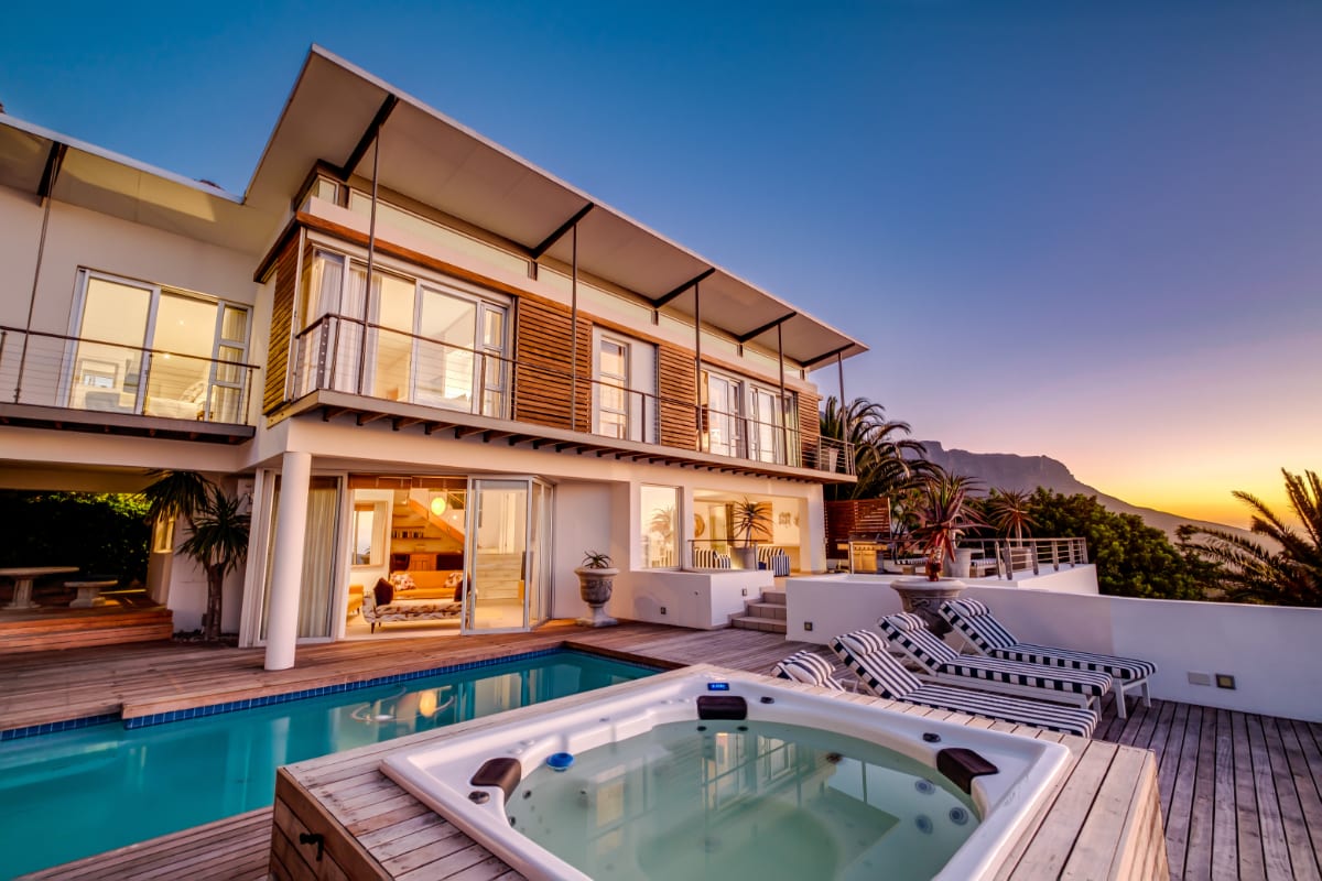 Immaculate Camps Bay Villa w/Jacuzzi, Views + Pool Villa in Südafrika