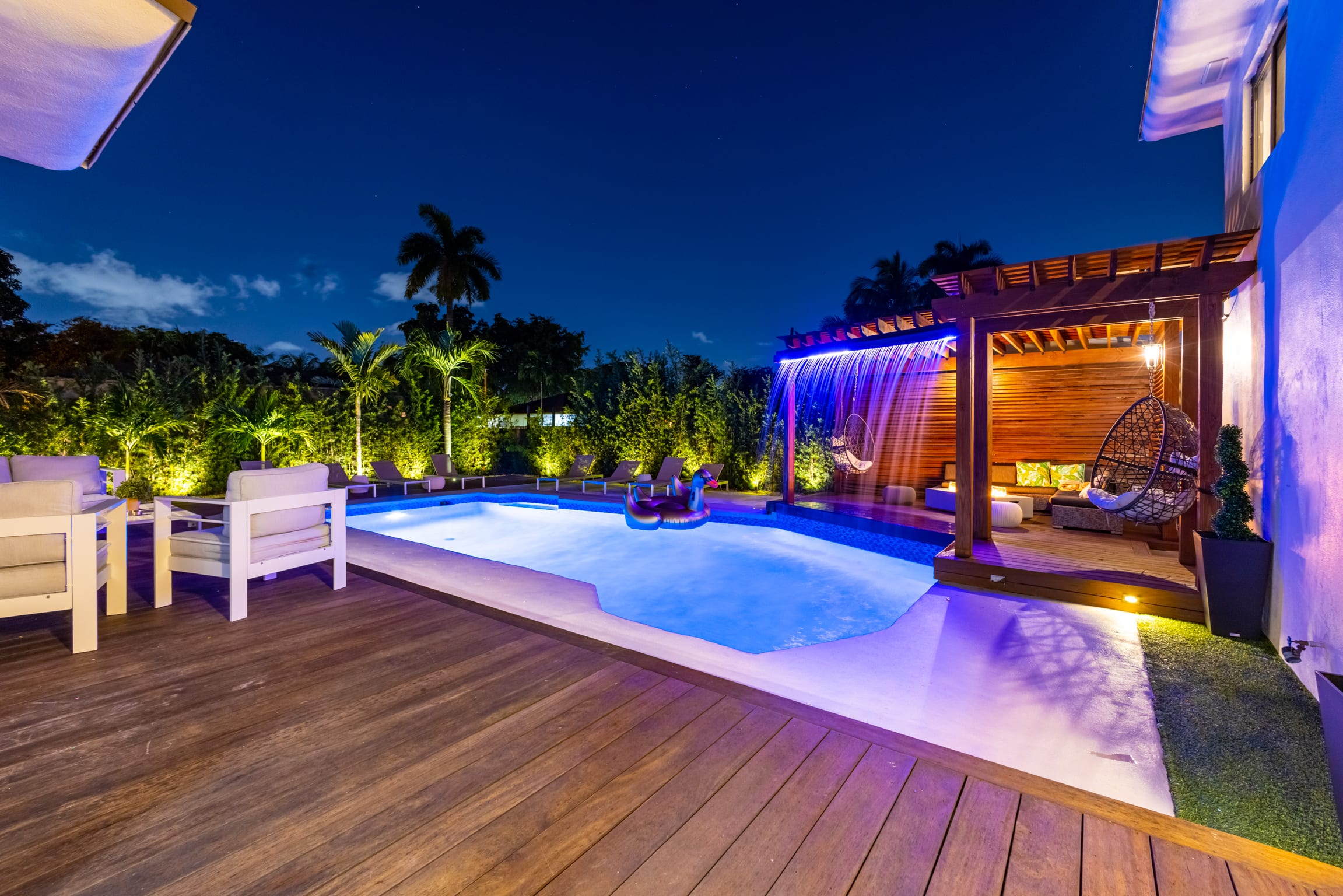 Luxury Villa Catalina 🌴Salt Water Pool 🔥 Kids Playground - Photo 4