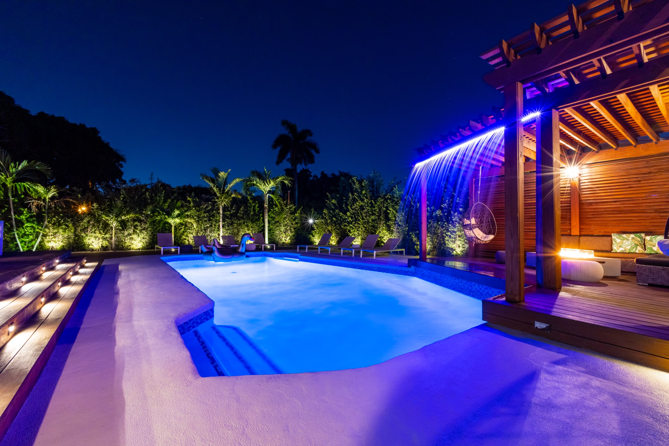 Luxury Villa Catalina 🌴Salt Water Pool 🔥 Kids Playground - Photo 5