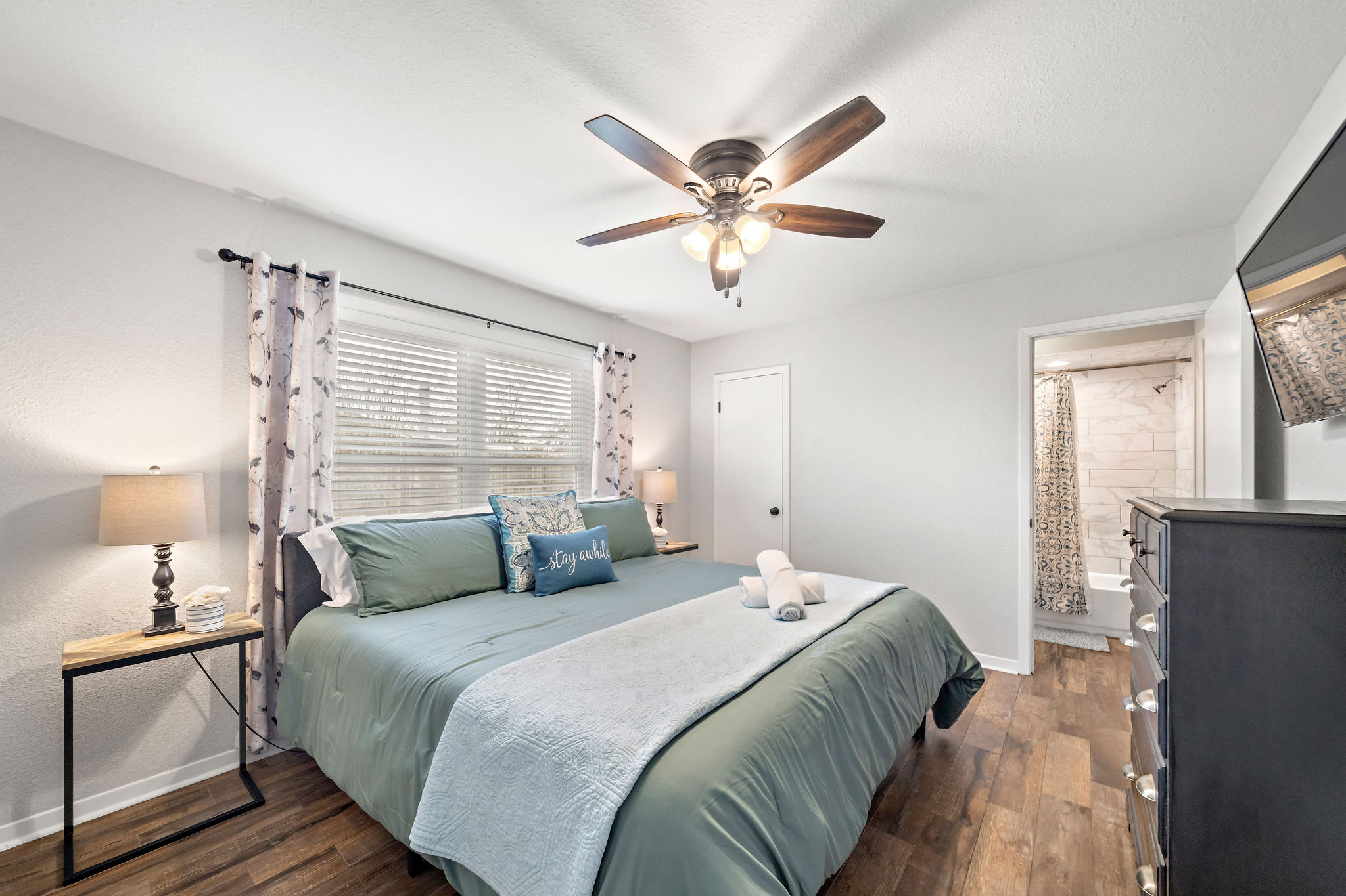 Classic Beach Retreat: Sylvan Beach|Coastal Views - Foto 3