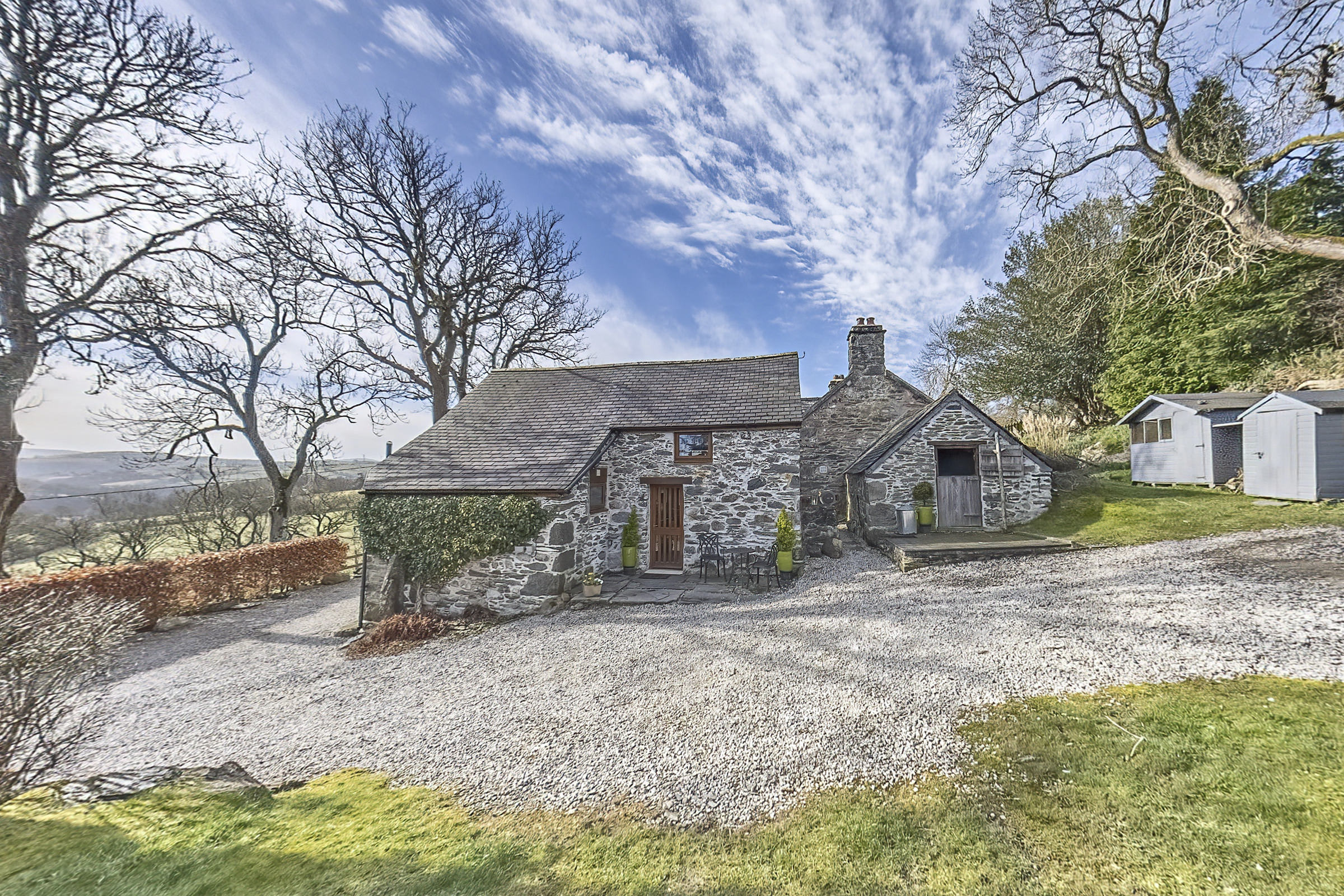 Beautiful 16th Century Ty Cerrig Cottage -set in stunning grounds with great views - Photo 1