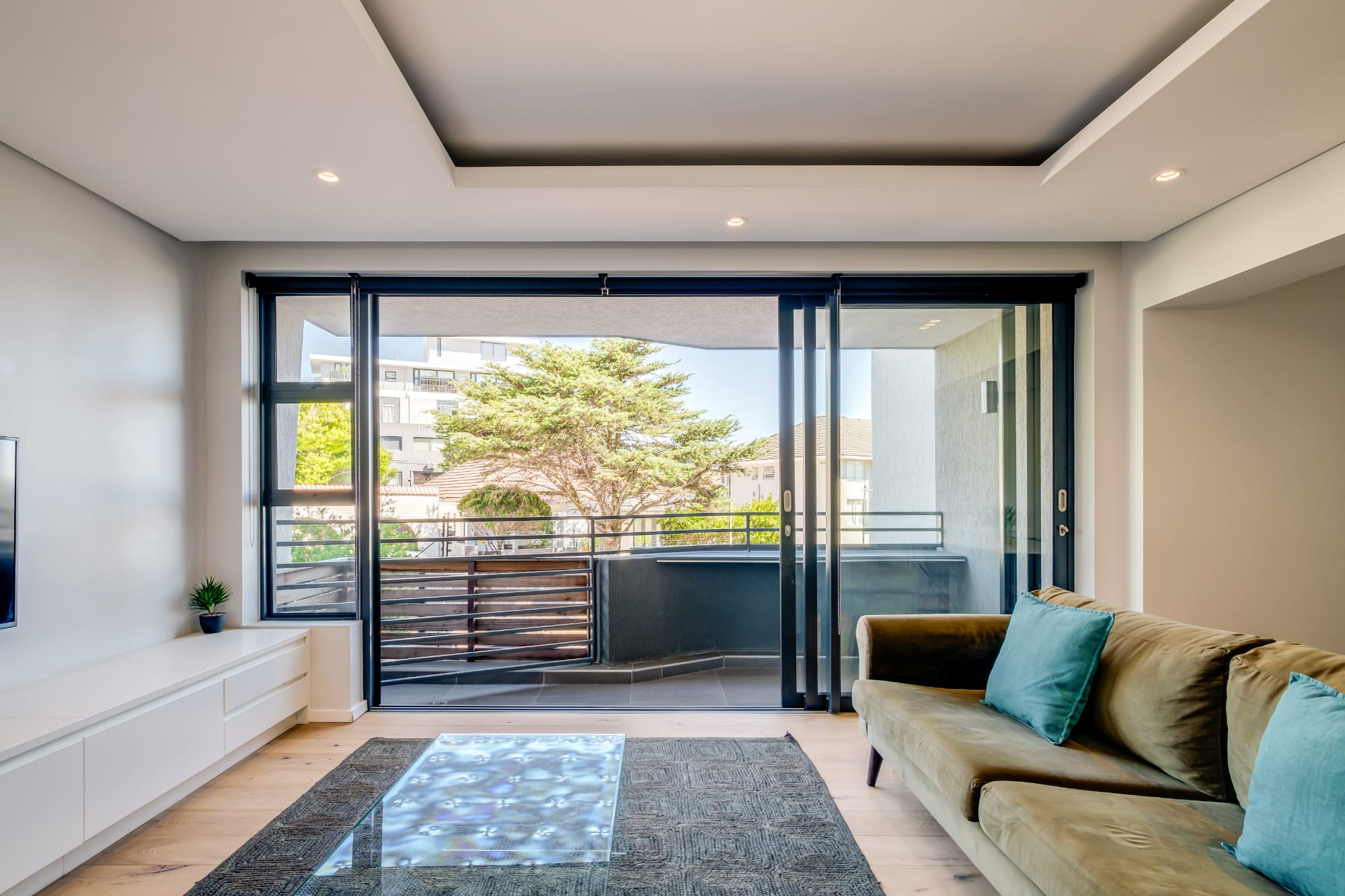 Conveniently Located Apartment in Sea Point C on S Photo
