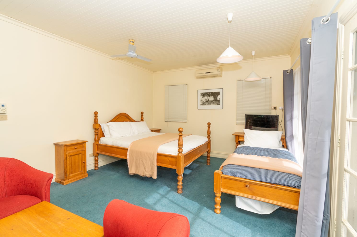 Acheron Valley Country  Retreat Lakefront Rooms (LR) - Picture 3