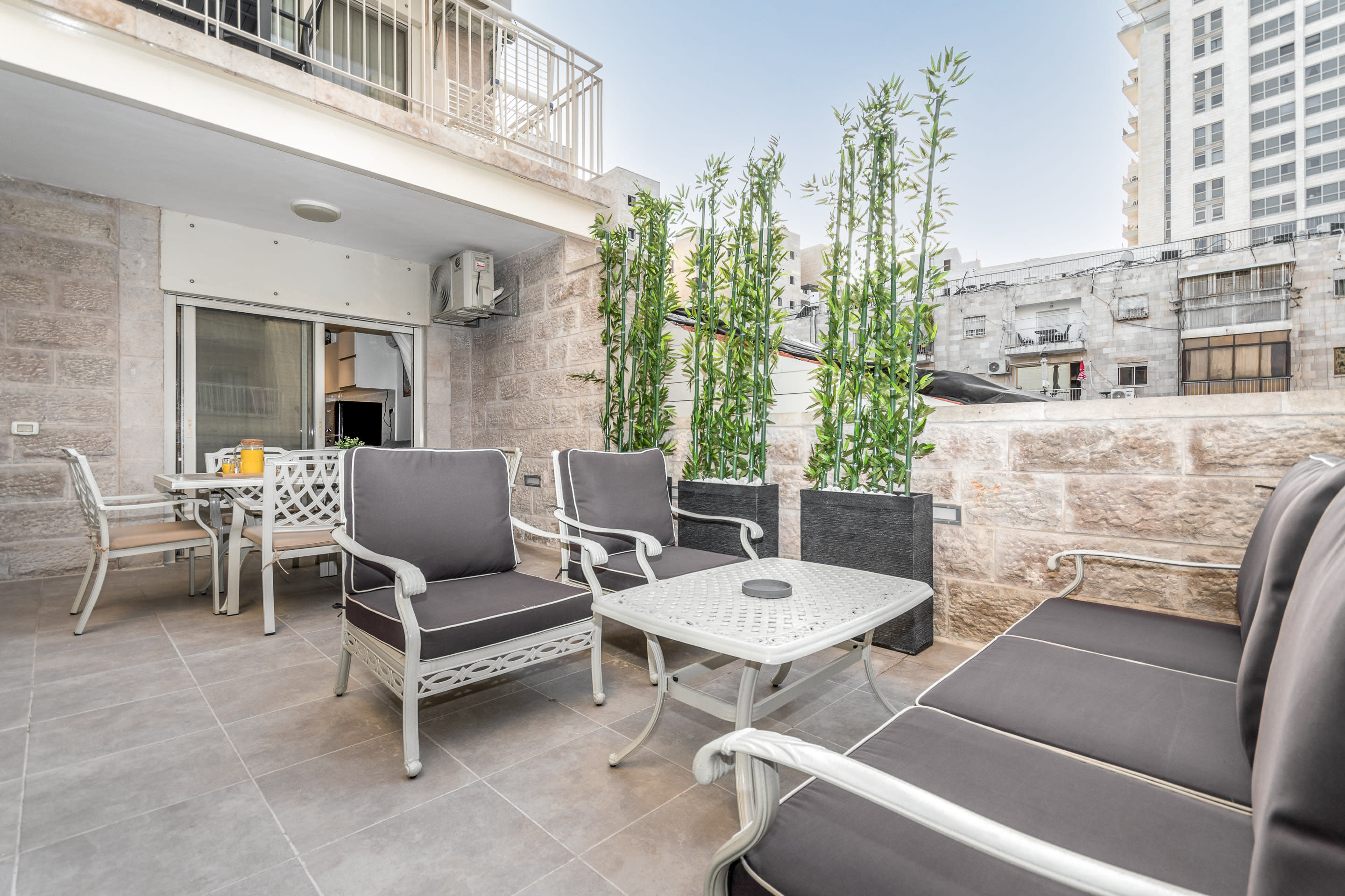 Sea U Jerusalem Mahne Yehuda - One BDR with a Huge Terrace  - Foto 1