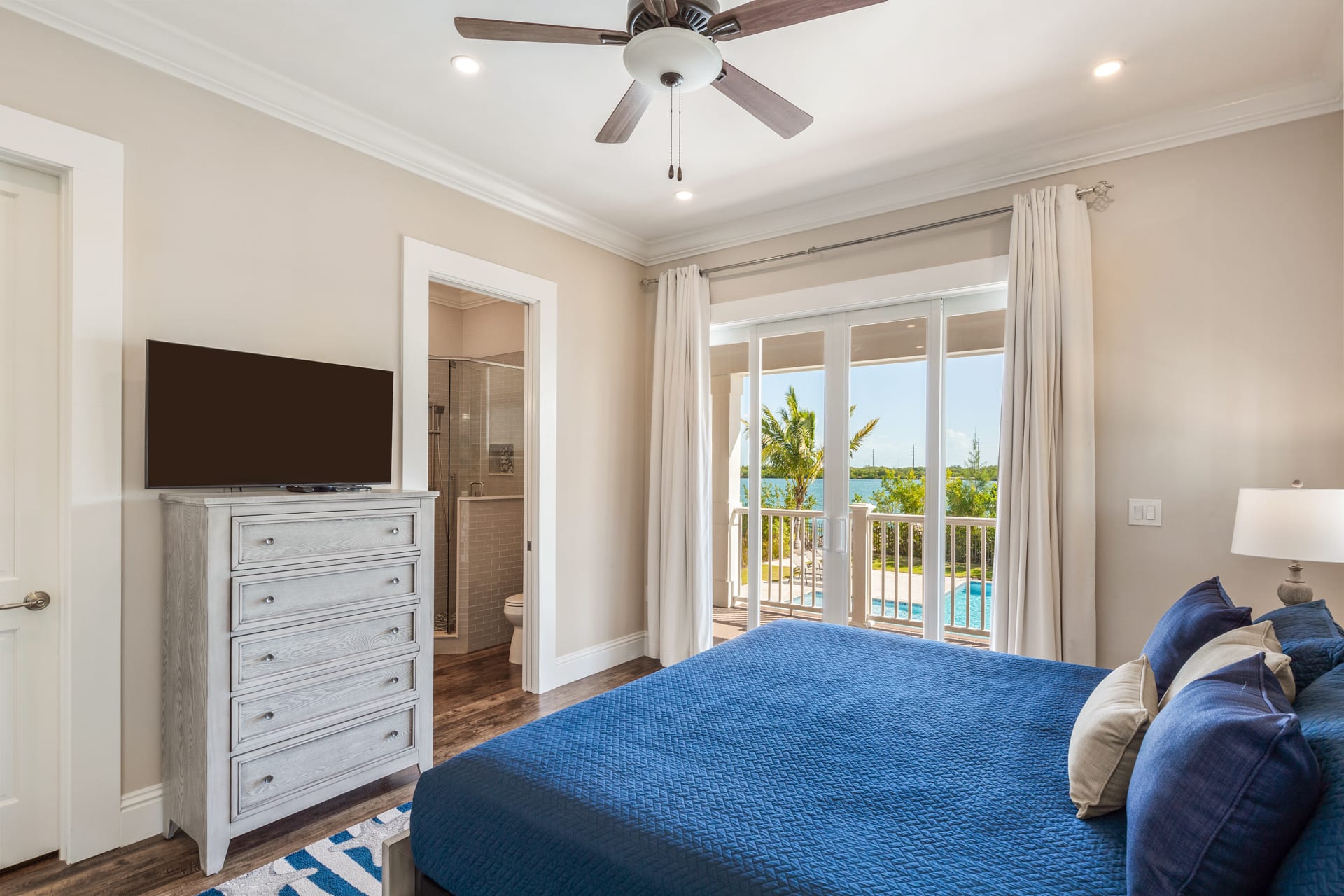 Suncoast House - King Bedroom