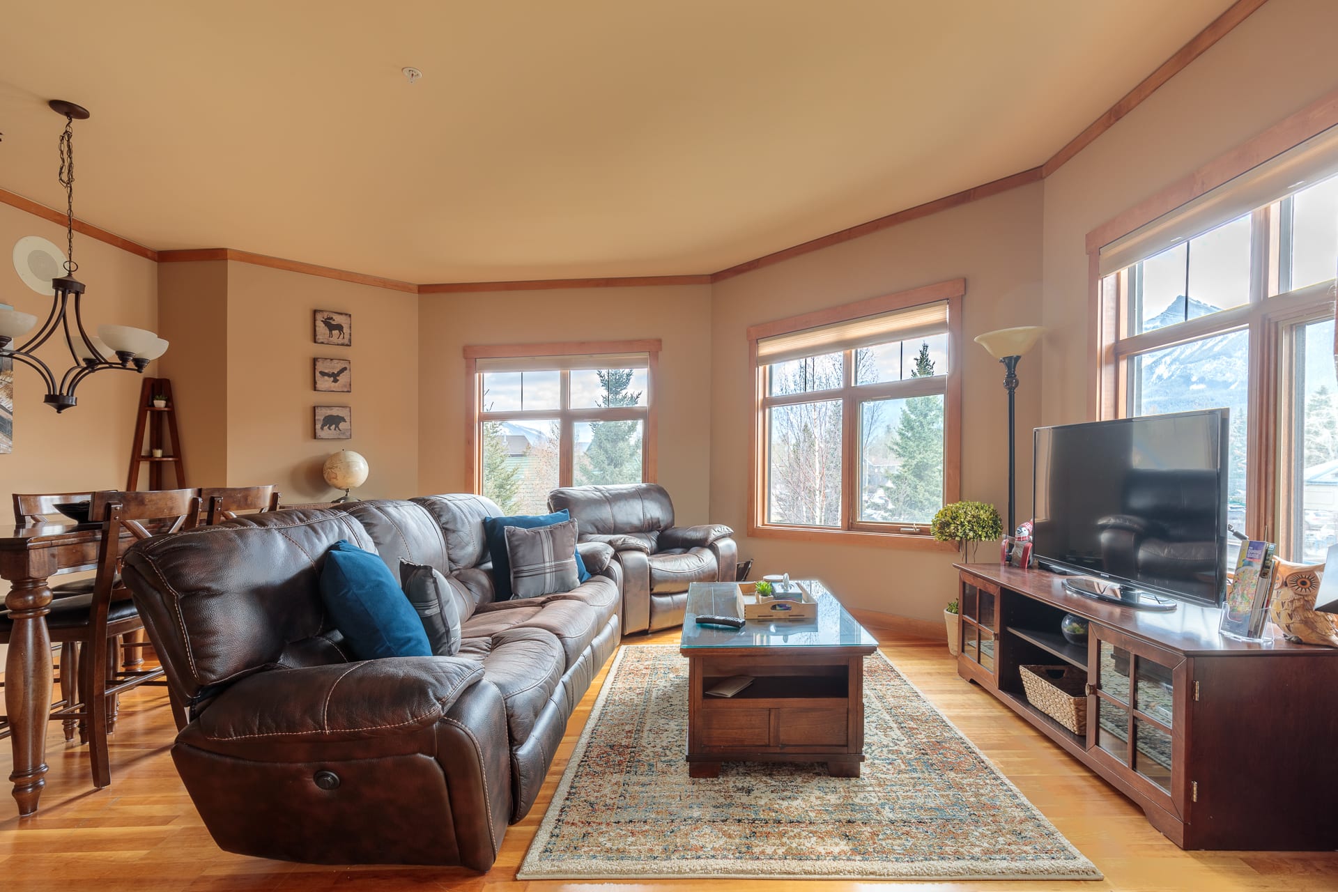 McAuley Manor Mountain Views, Downtown Location