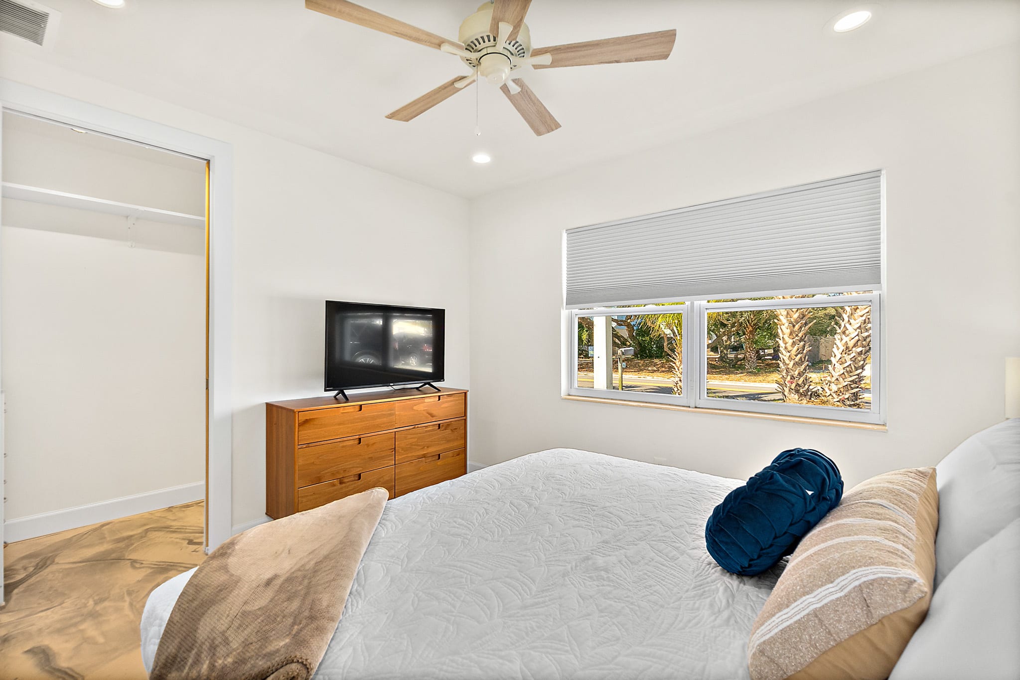 Sand Dollar Suite | Heated Pool | Steps to Beach — photo 15